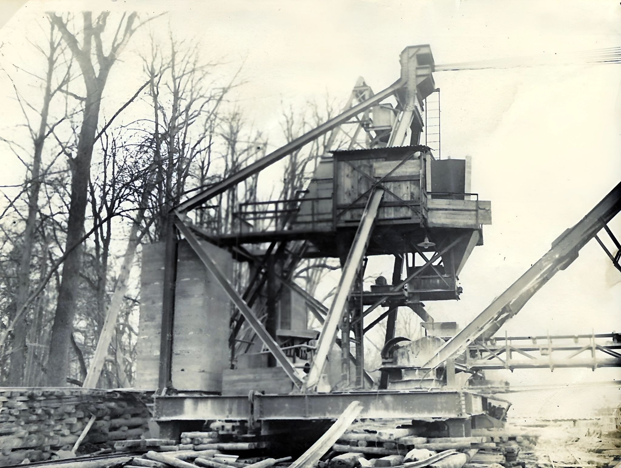 Bau des Übergangstegs der Staustufe 1929