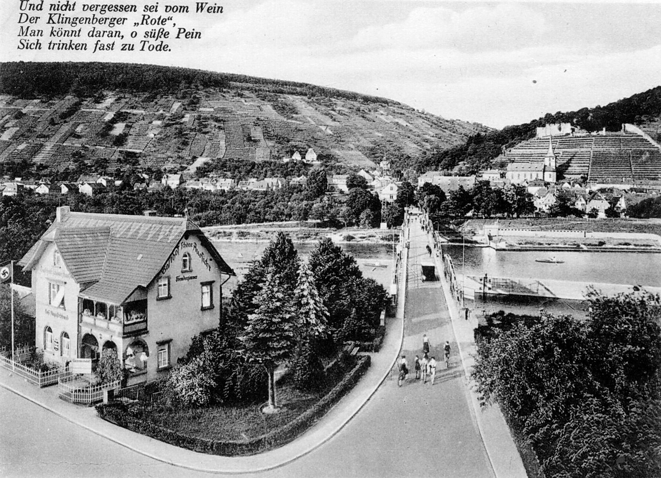 Das Mainbad rechts der Mainbrücke