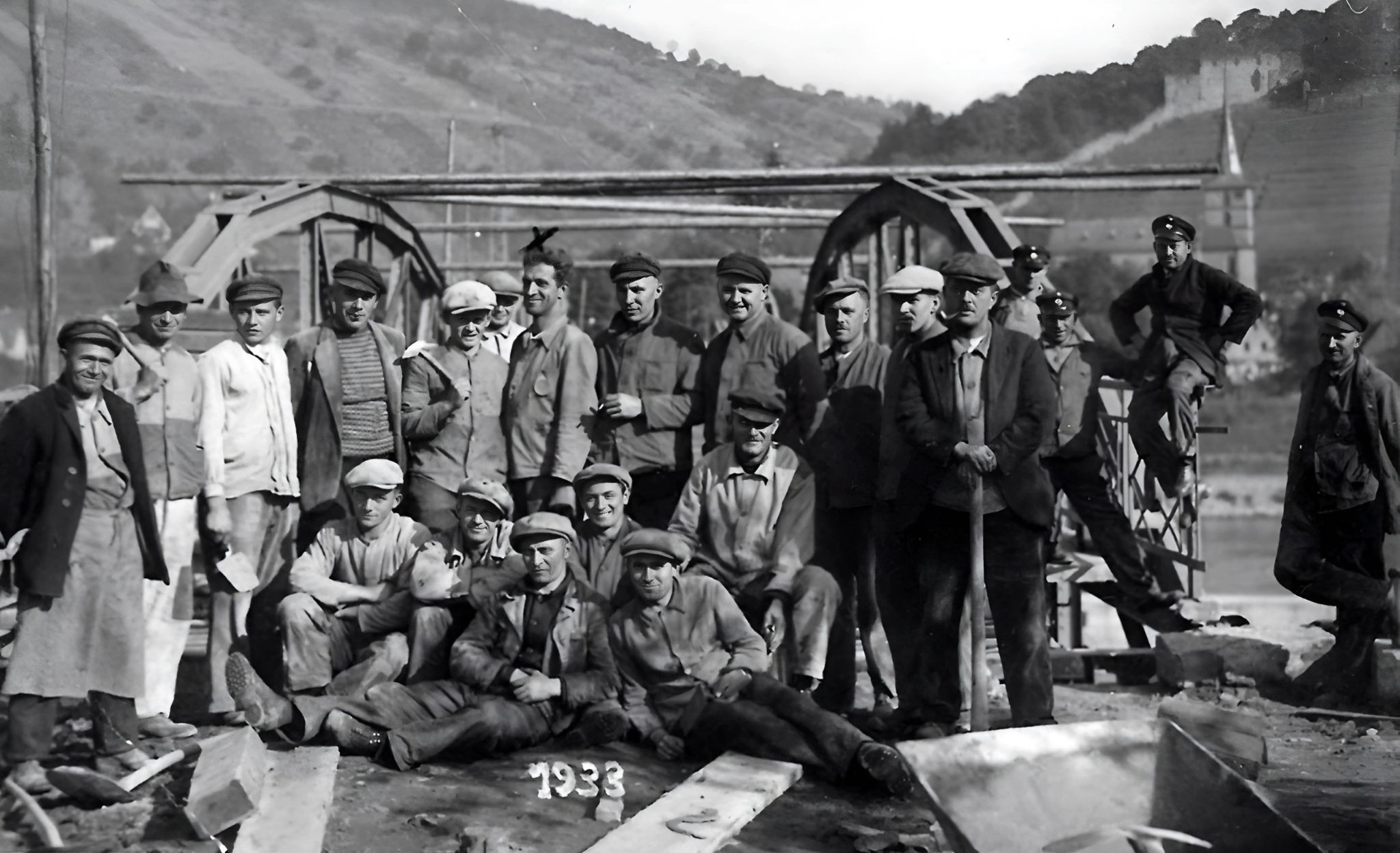 Ausbesserungsarbeiten an der Mainbrücke 1933