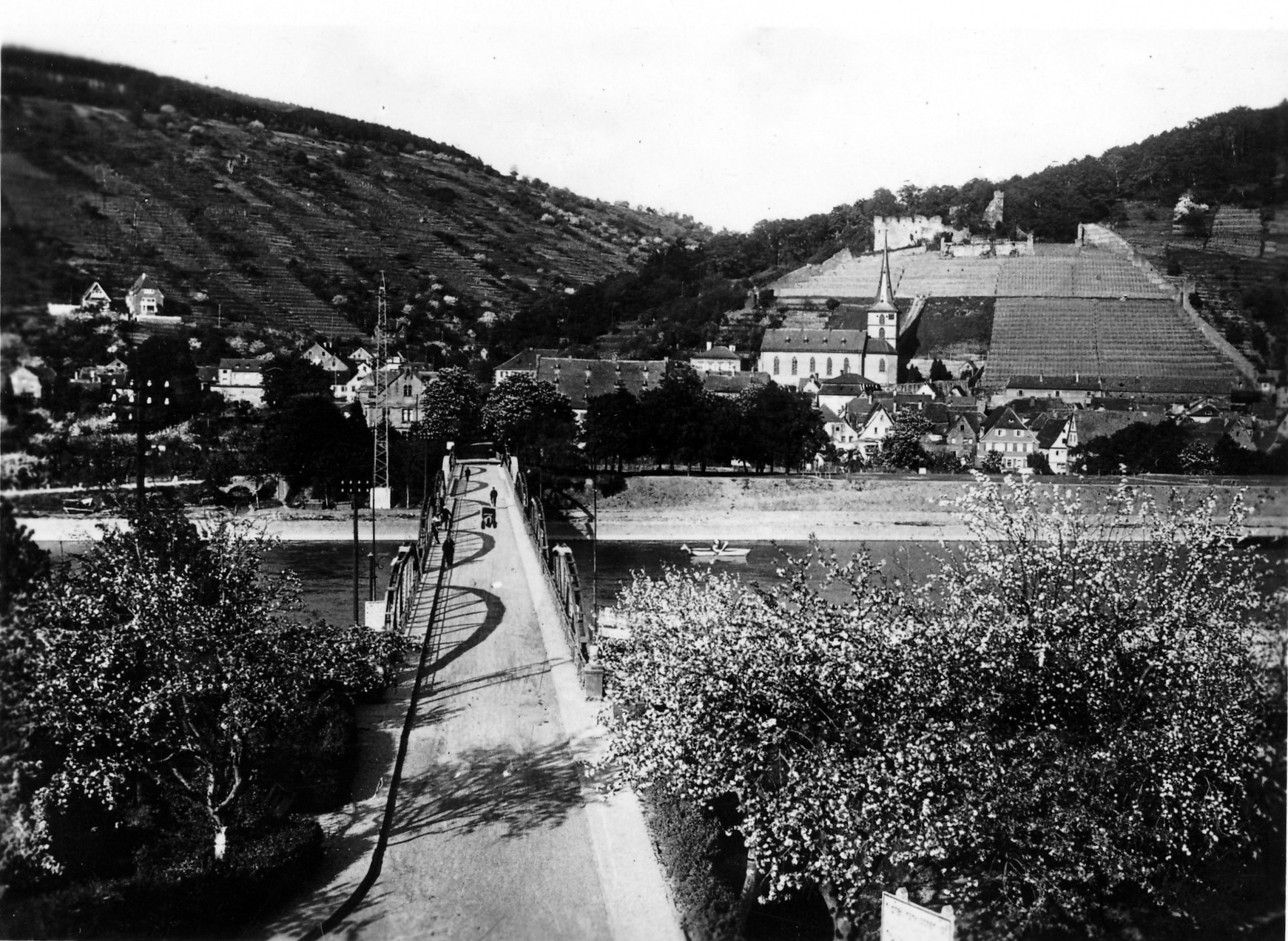 Die alte Mainbrücke von 1880