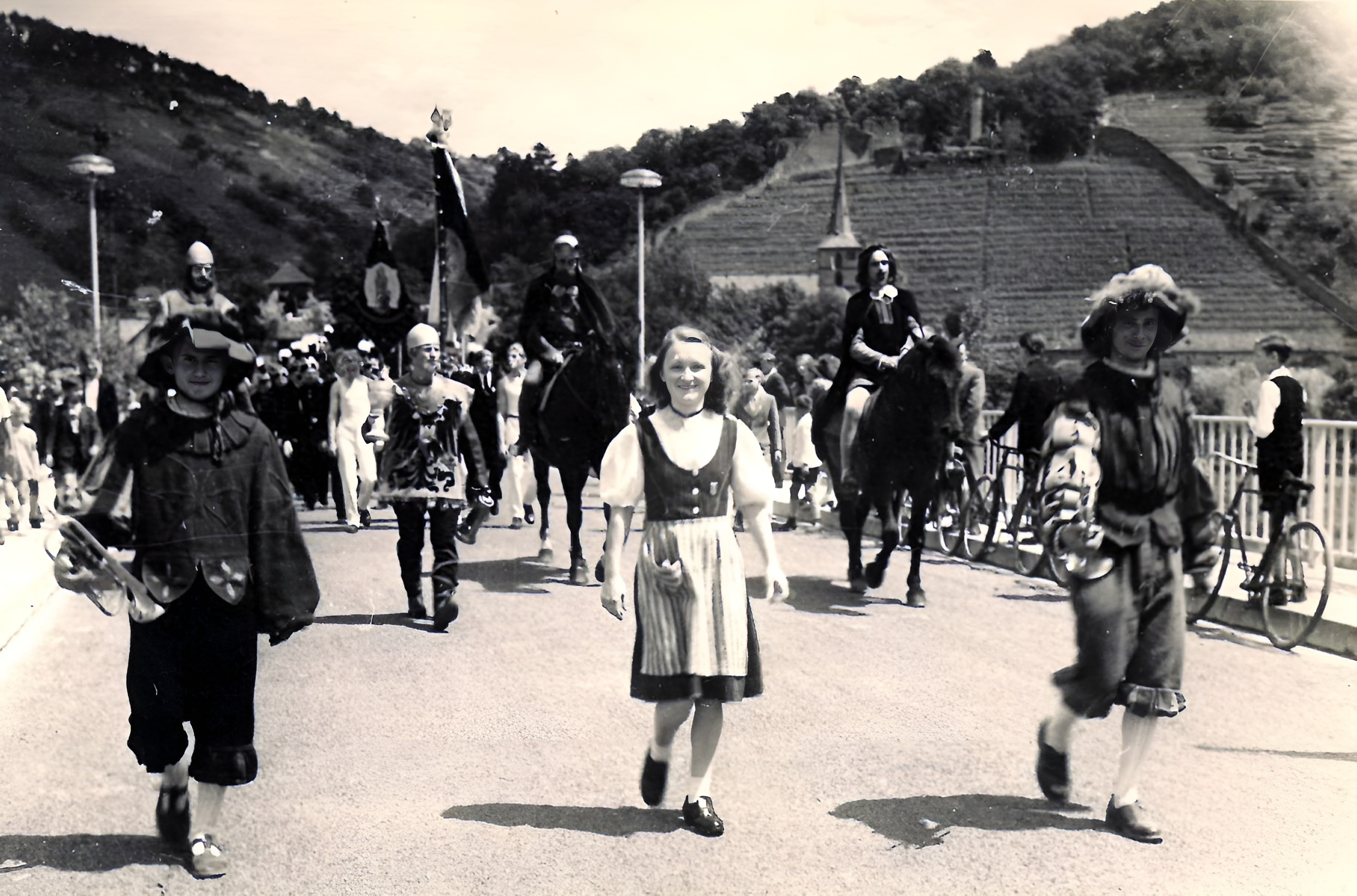 Festzug anl. der Brückeneinweihung am 29. Juni 1949