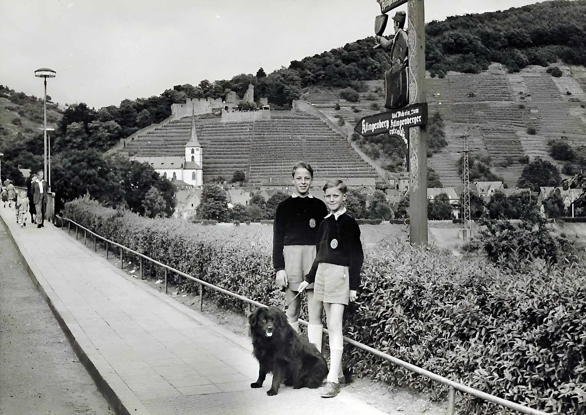 Auf der Mainbrücke um 1960
