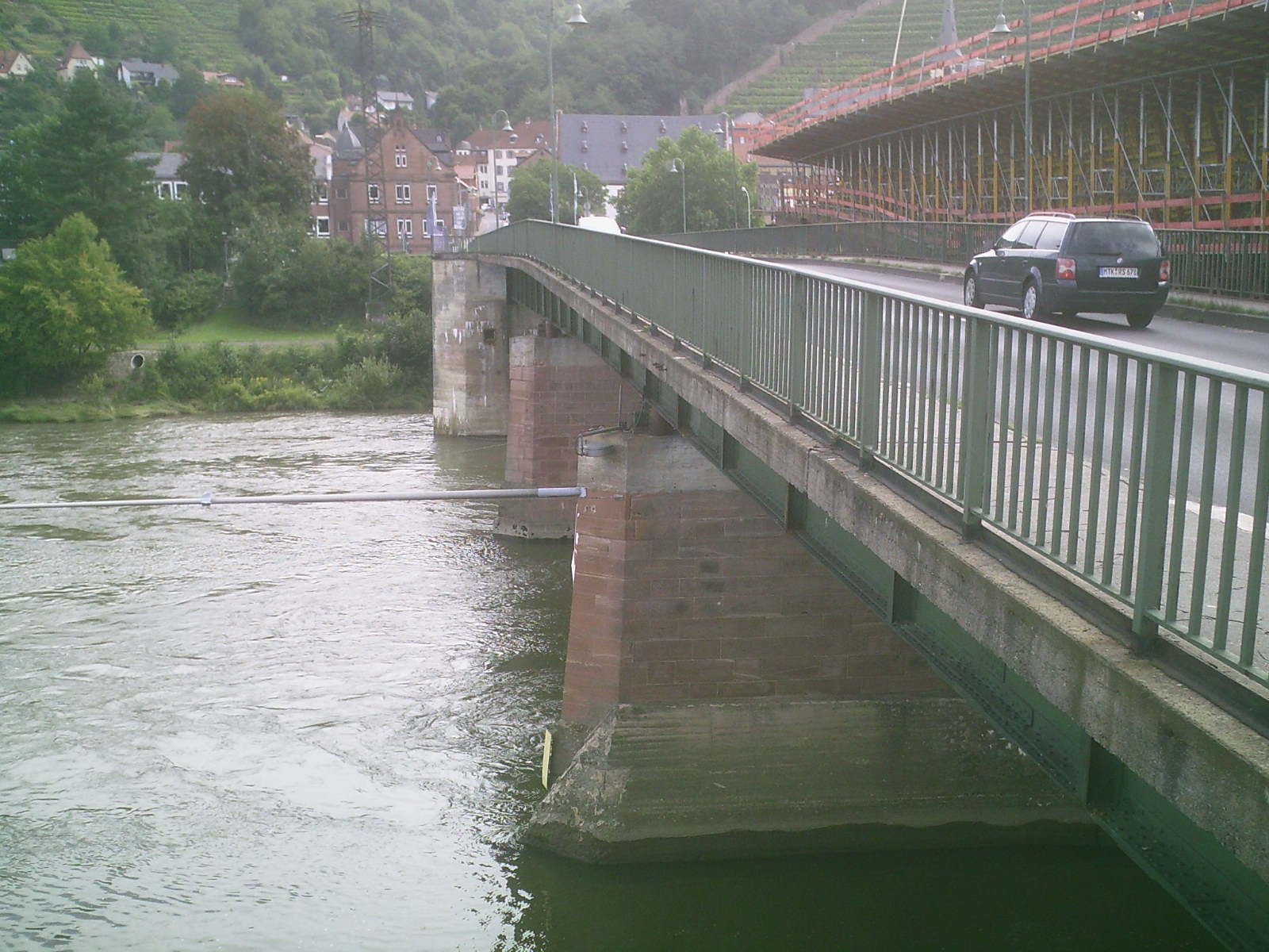 Die Mainbrücke 2011 nach Baubeginn der 3. Mainbrücke