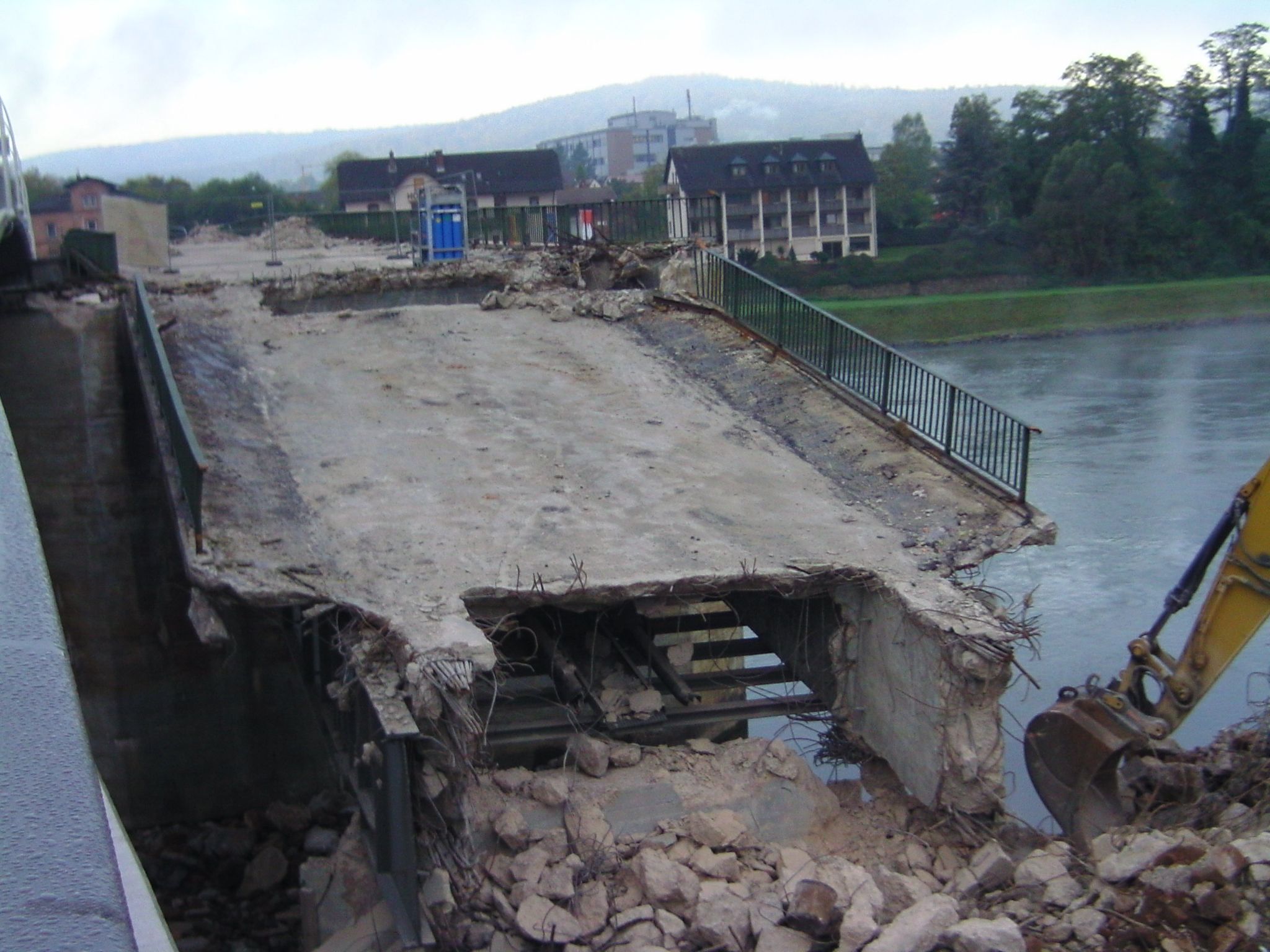 Abriss der alten Mainbrücke im Jahr 2012