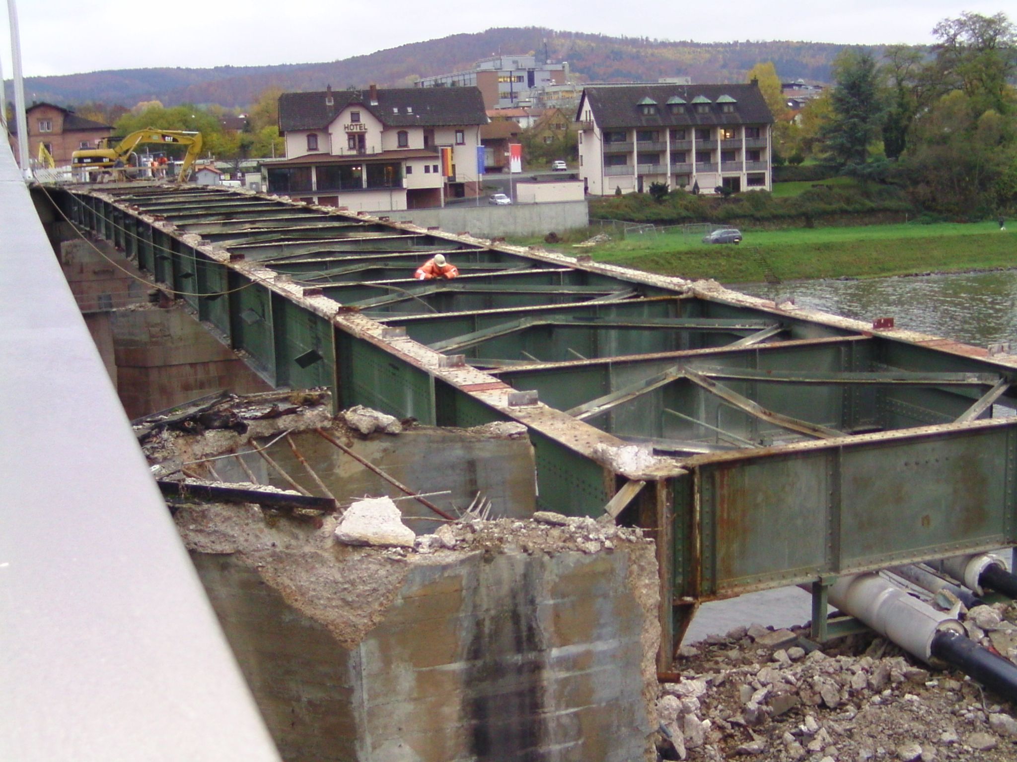 Abriss der alten Mainbrücke im Jahr 2012