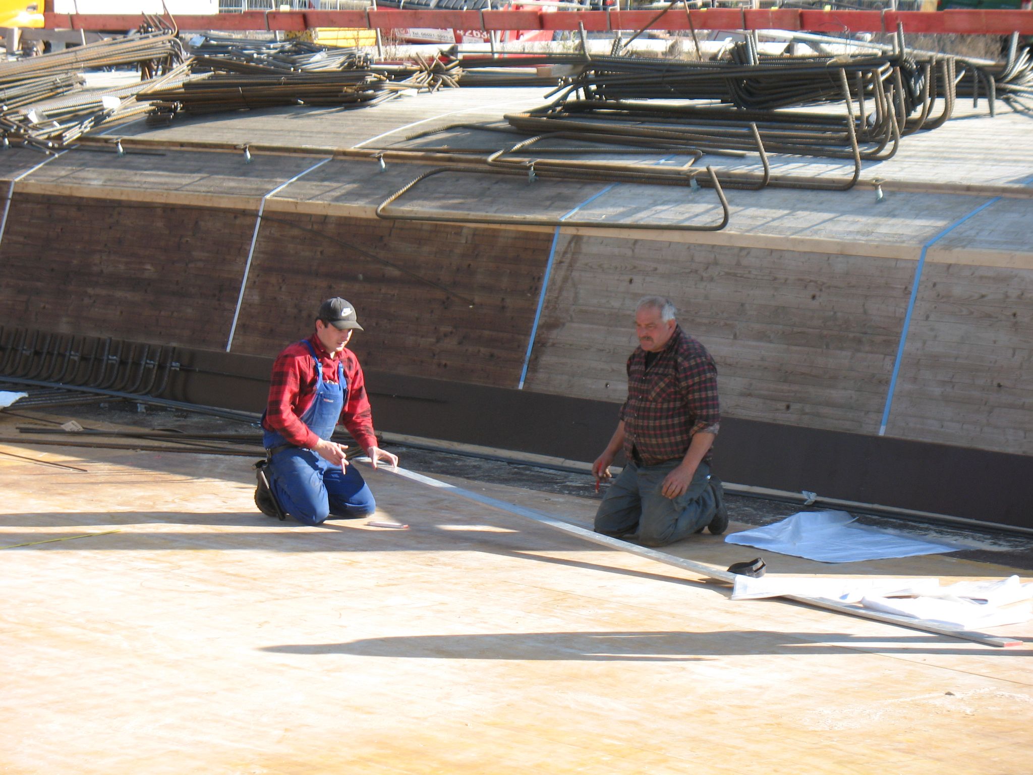 Bauarbeiten an der östlichen Brückenhälfte