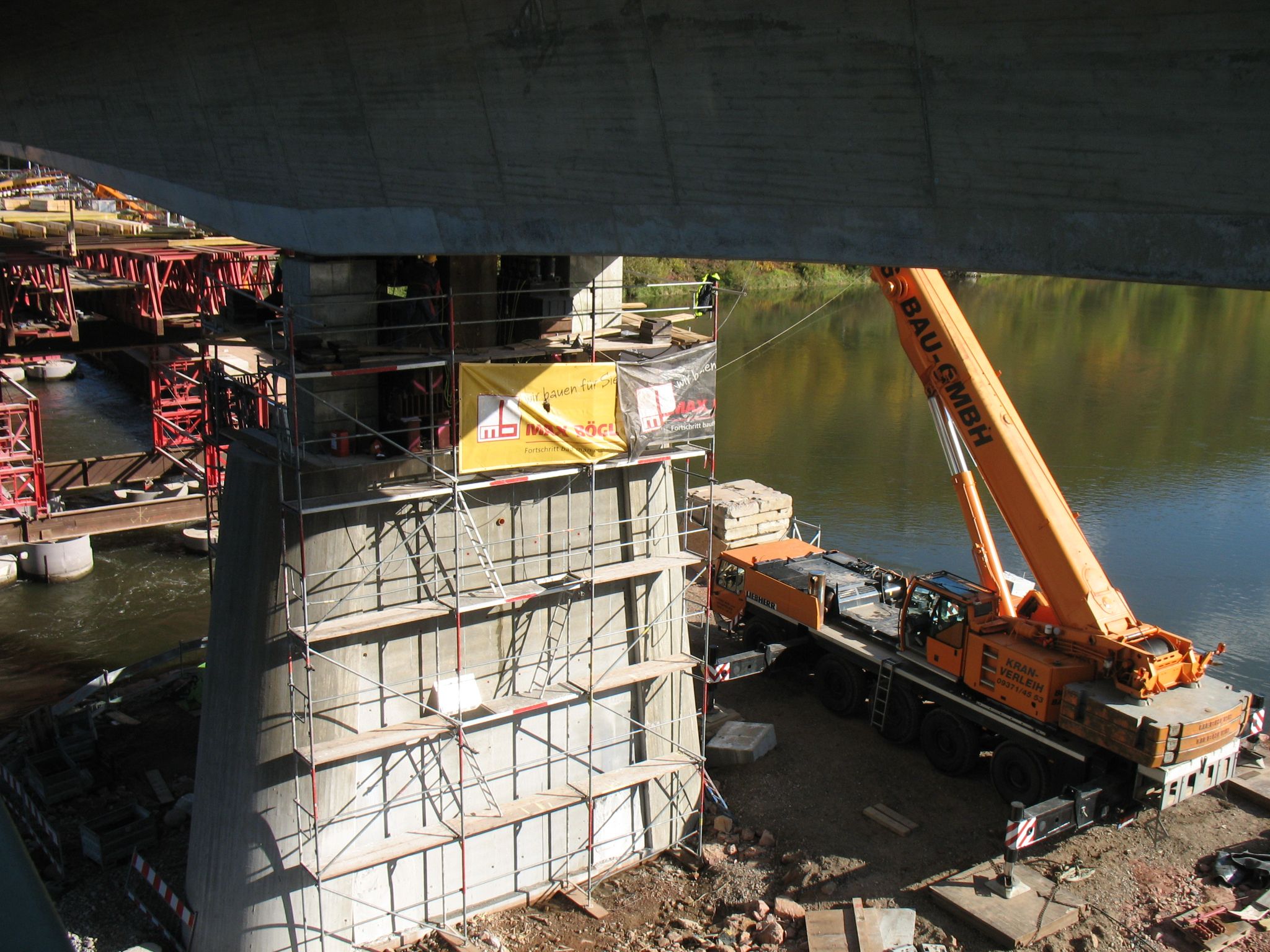 Hydraulisches Absenken der Brückenerhöhung