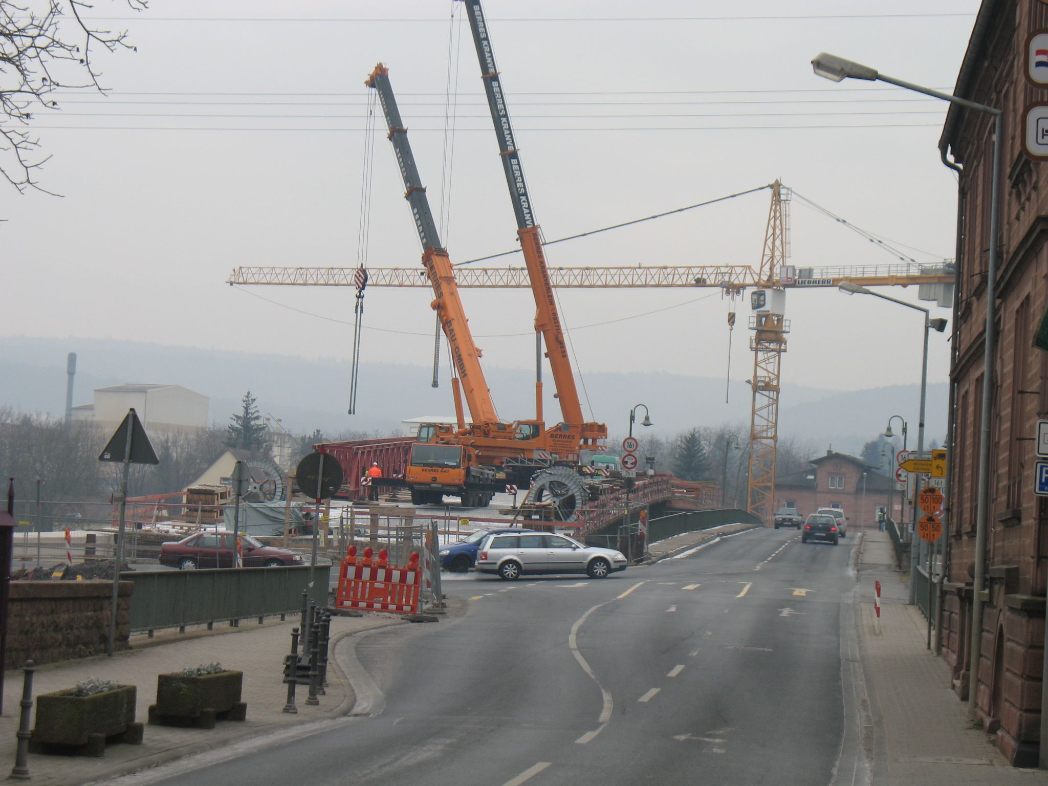 Die Trägerkonstruktion wird entfernt