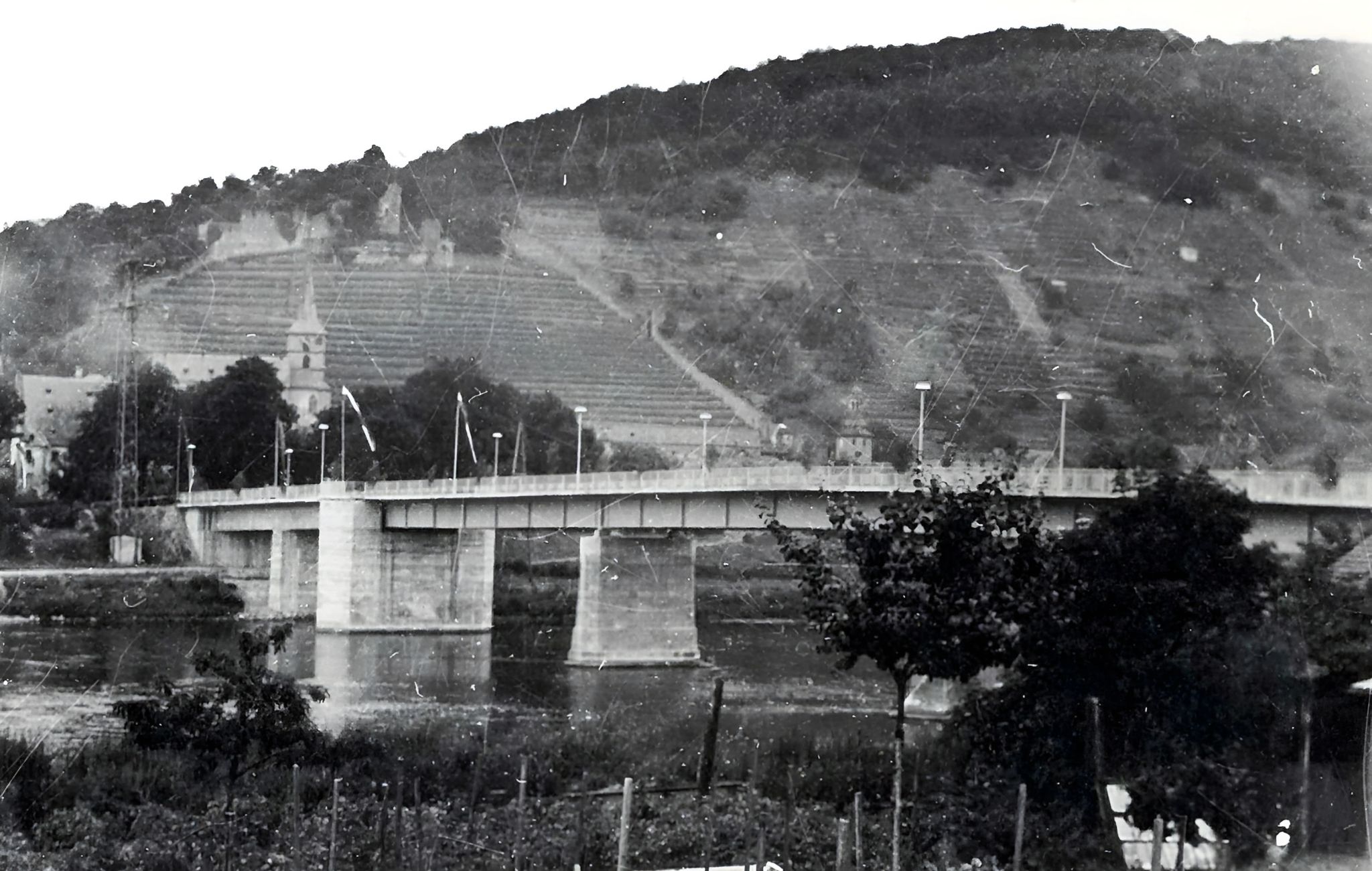 Die neue Mainbrücke am Tag der Einweihung, 29. Juni 1949