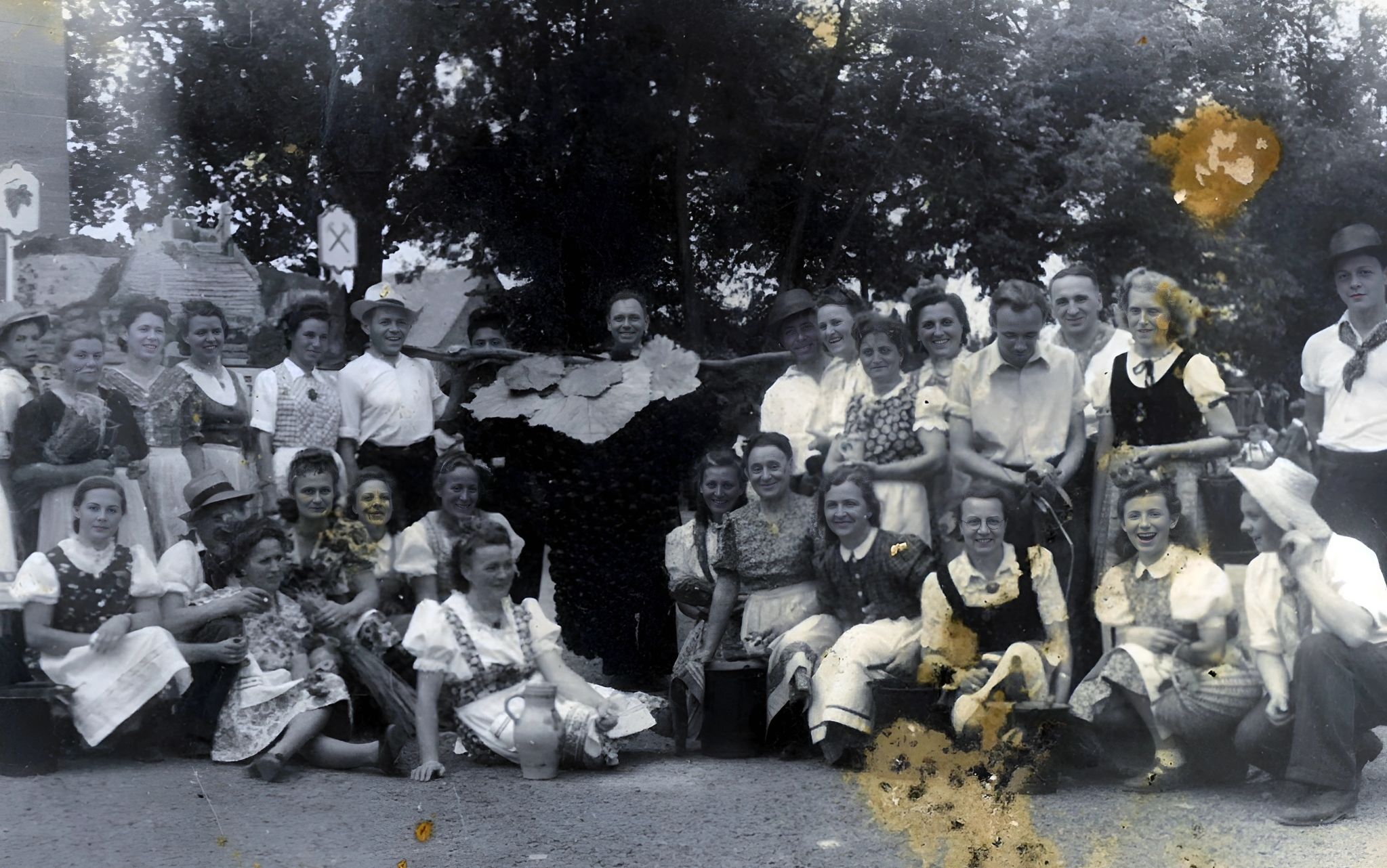 Gruppenfoto der Winzer anlässlich der Brückeneinweihung