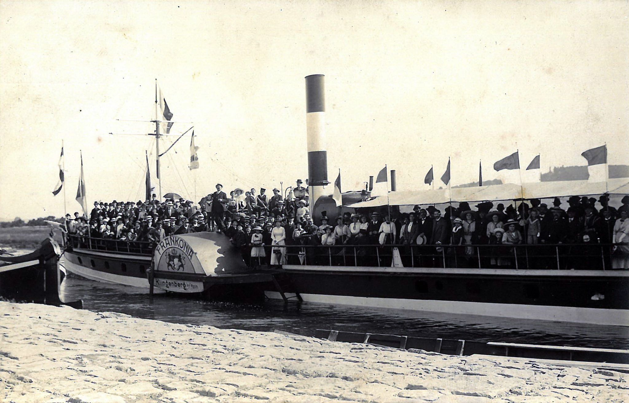 Der Raddampfer "Frankonia"