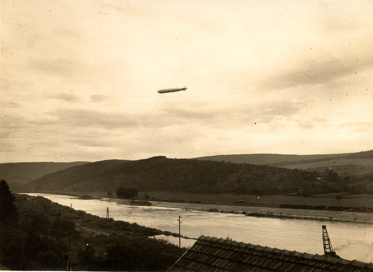 Der Zeppelin schwebt weiter in Richtung Miltenberg