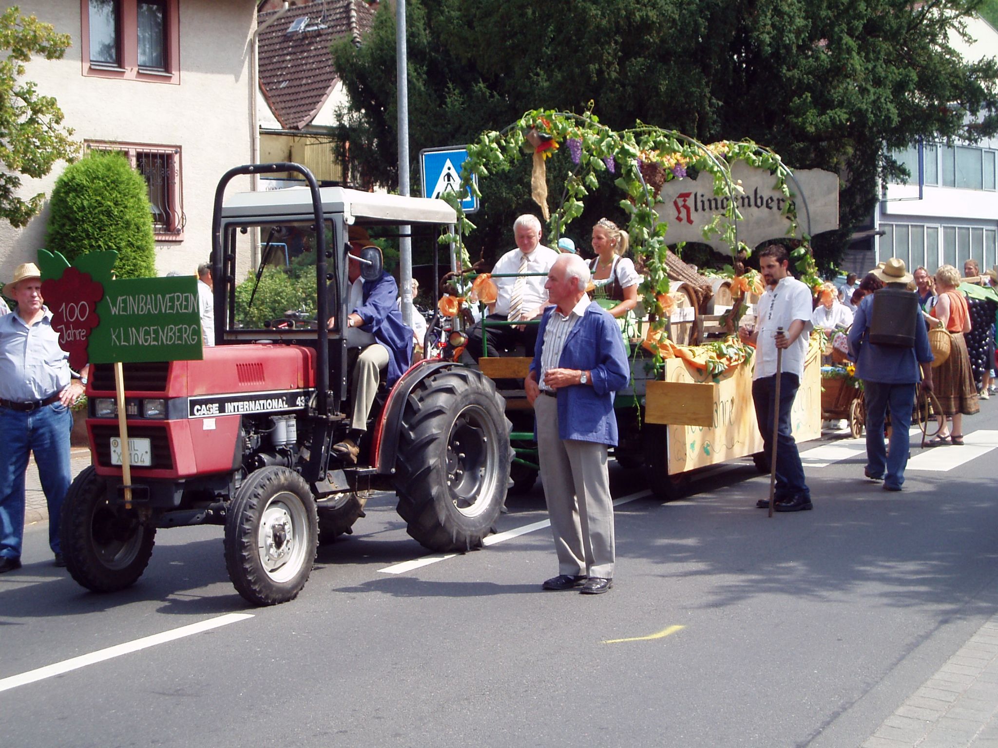 Jubiläumsfestzug 100 Jahre Weinbauverein