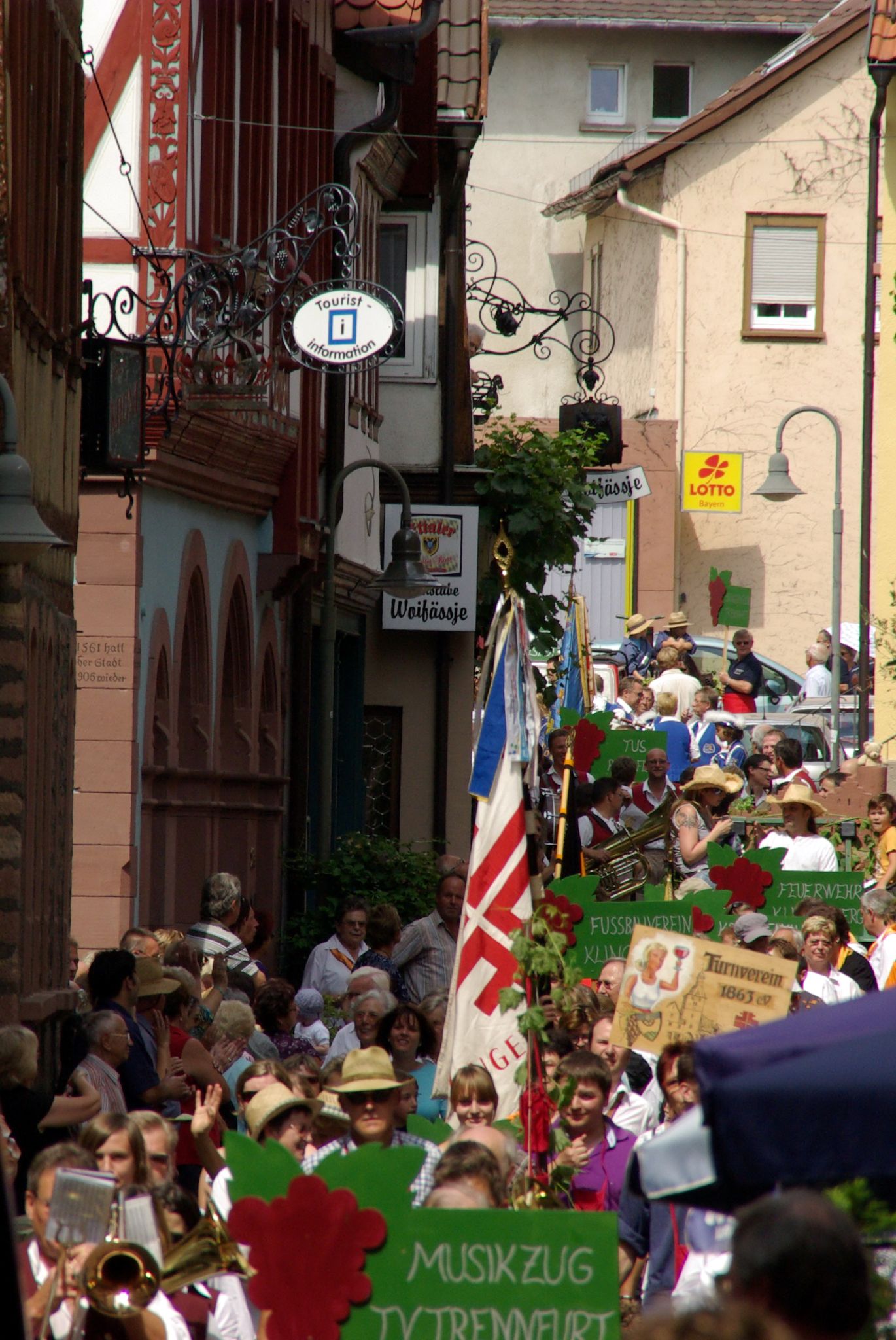 Jubiläumsfestzug 100 Jahre Weinbauverein