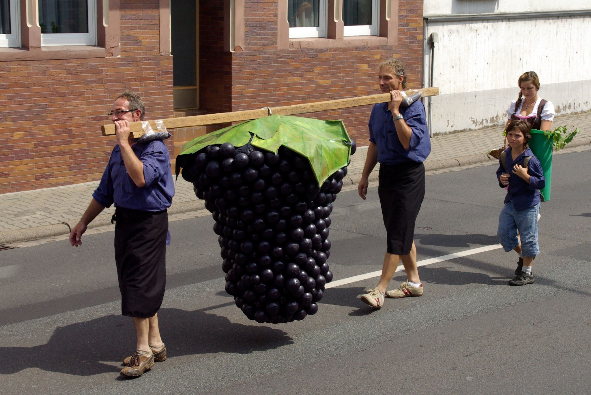 Jubiläumsfestzug 100 Jahre Weinbauverein
