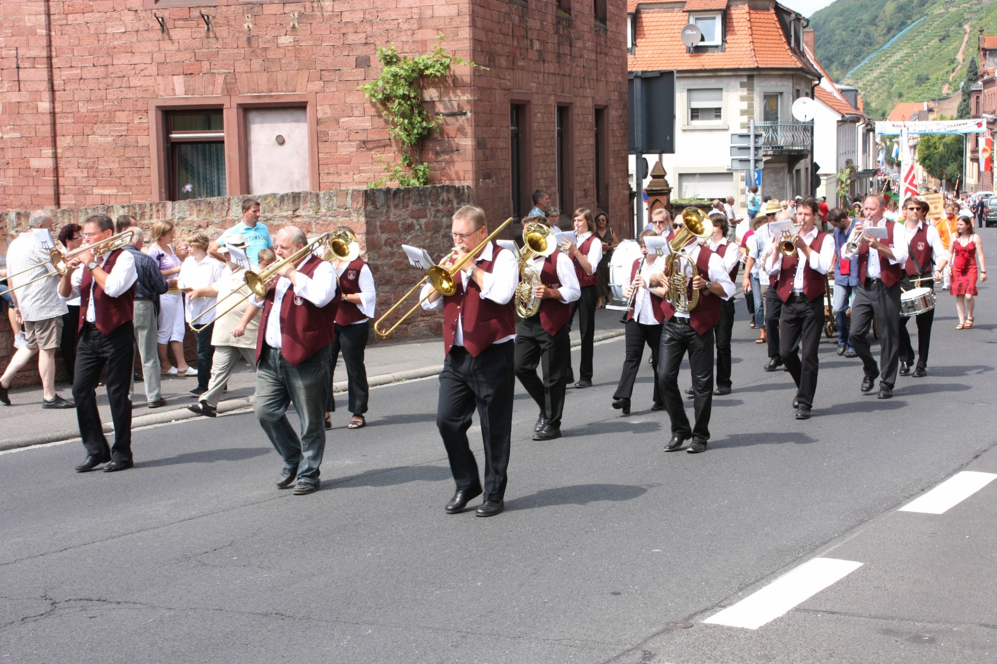 Jubiläumsfestzug 100 Jahre Weinbauverein