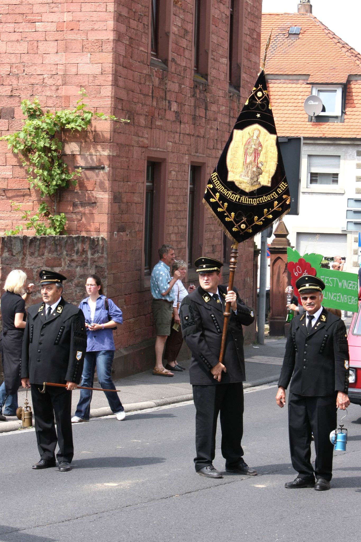 Jubiläumsfestzug 100 Jahre Weinbauverein