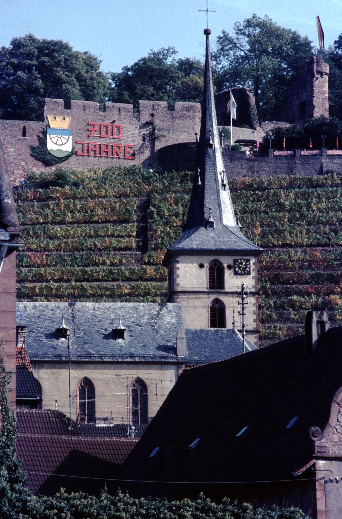 Die Clingenburg dient als Hinweisträger