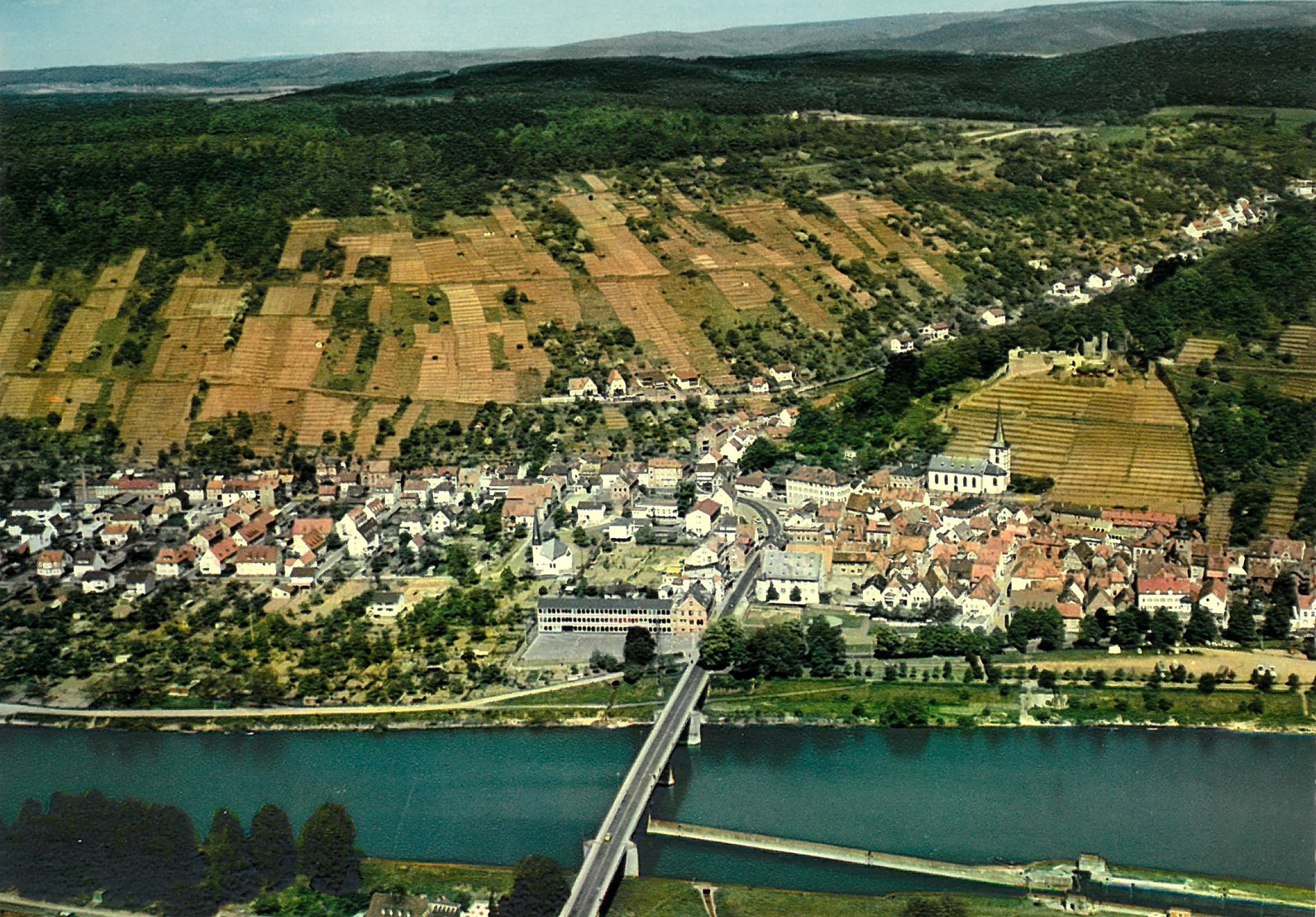 Luftbild der Stadt Klingenberg a.Main im Jubiläumsjahr 1976