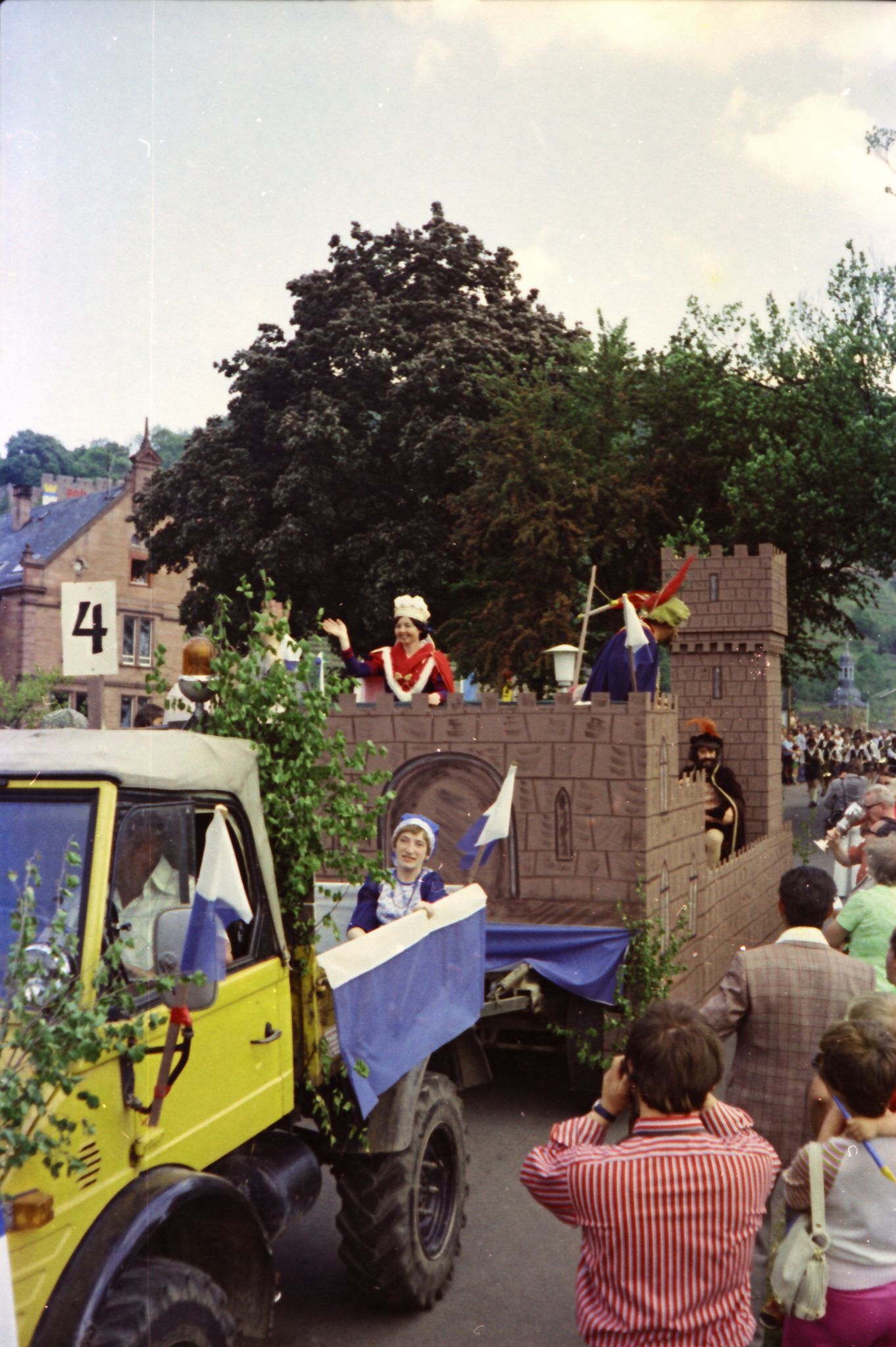 Festwagen mit Conrad von Bickenbach und Burgvogt Christian