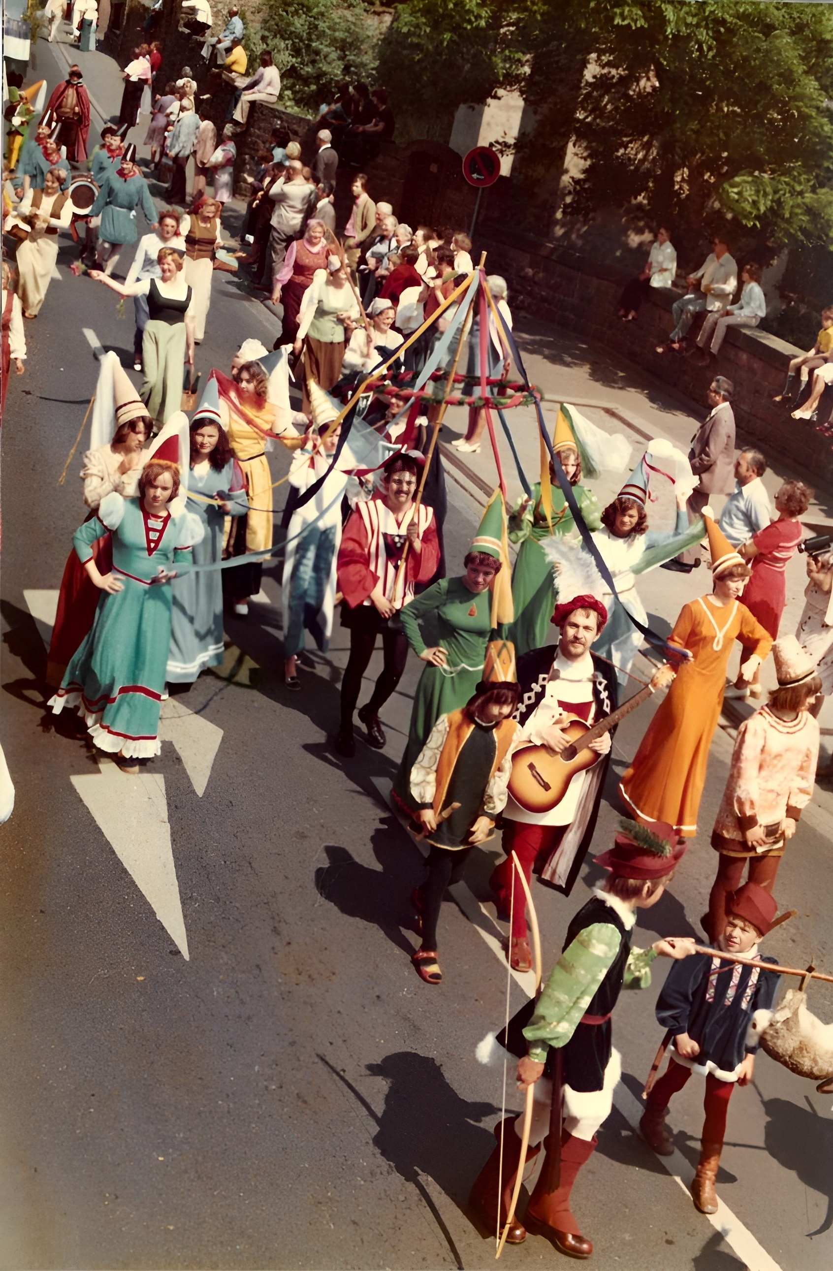 Festzug "Die Bewohner der Burg anno 1276"