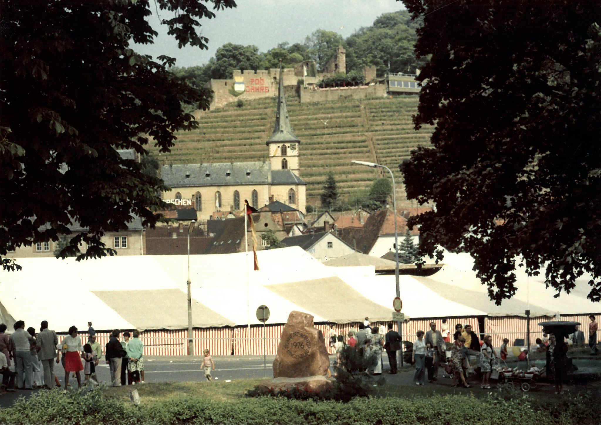 Blick auf das Festzelt