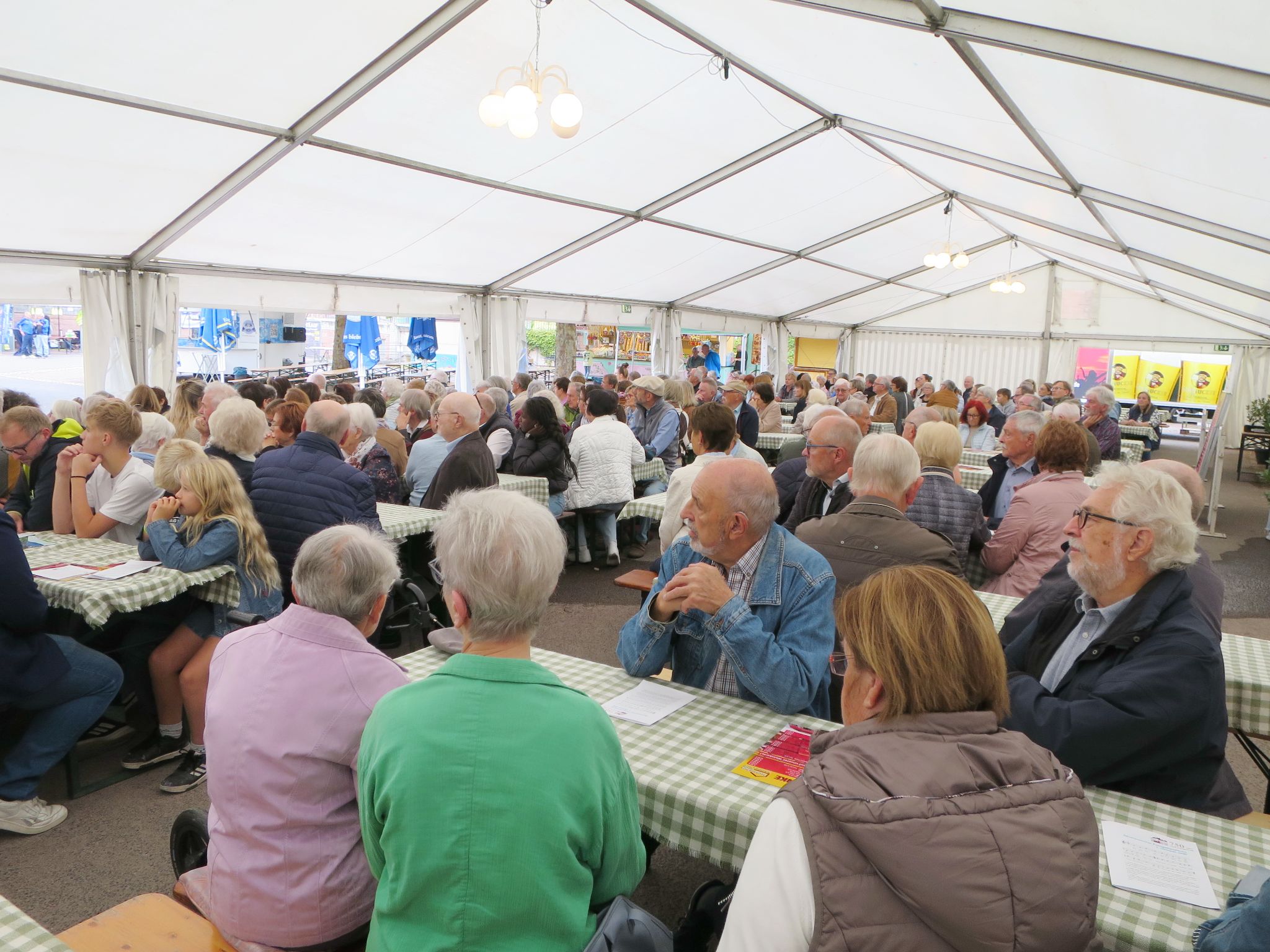 00 110 mp Gottesdienst im Festzelt 20261003