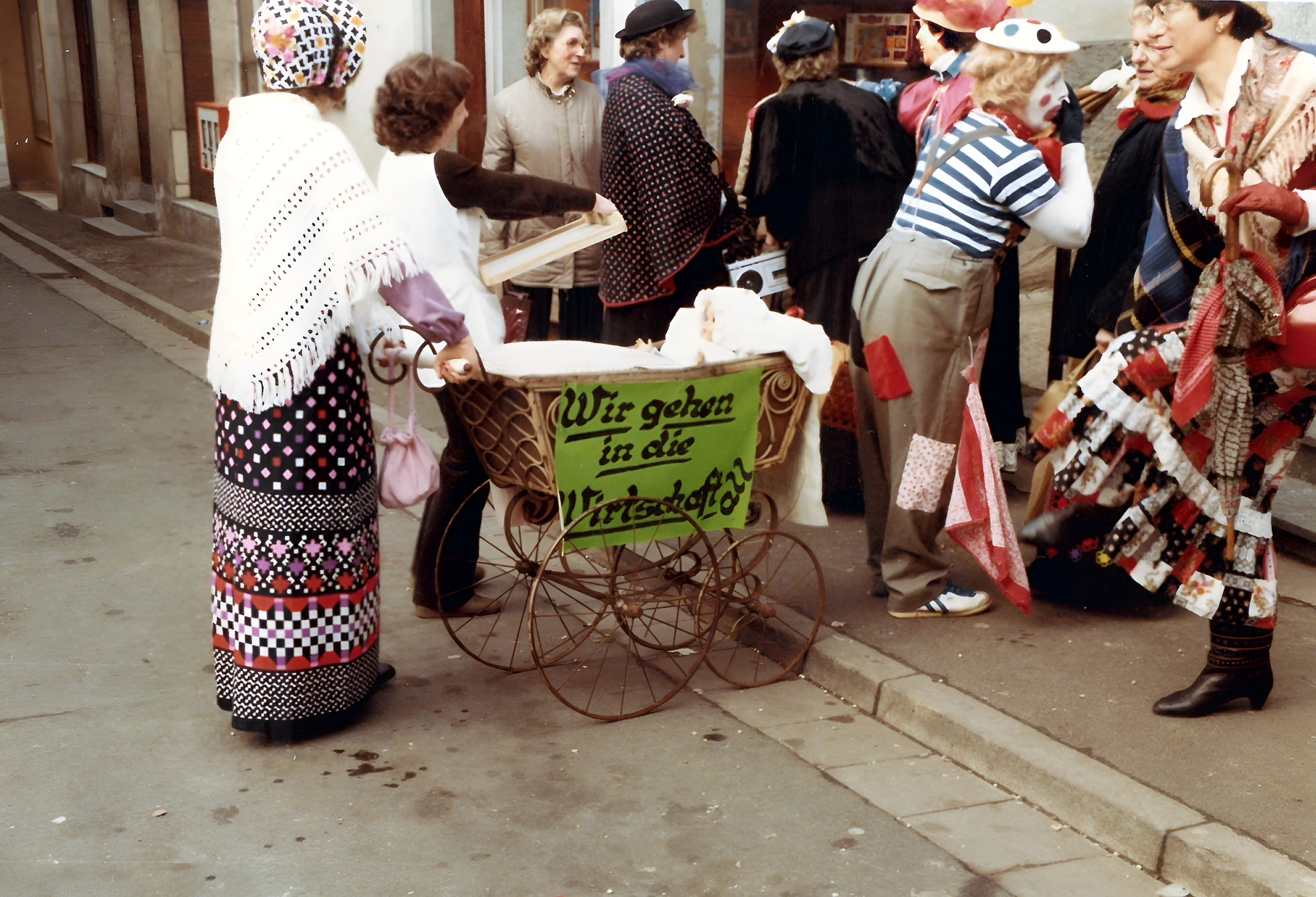 Die Mittwochsturnerinnen am Rosenmontag 1984