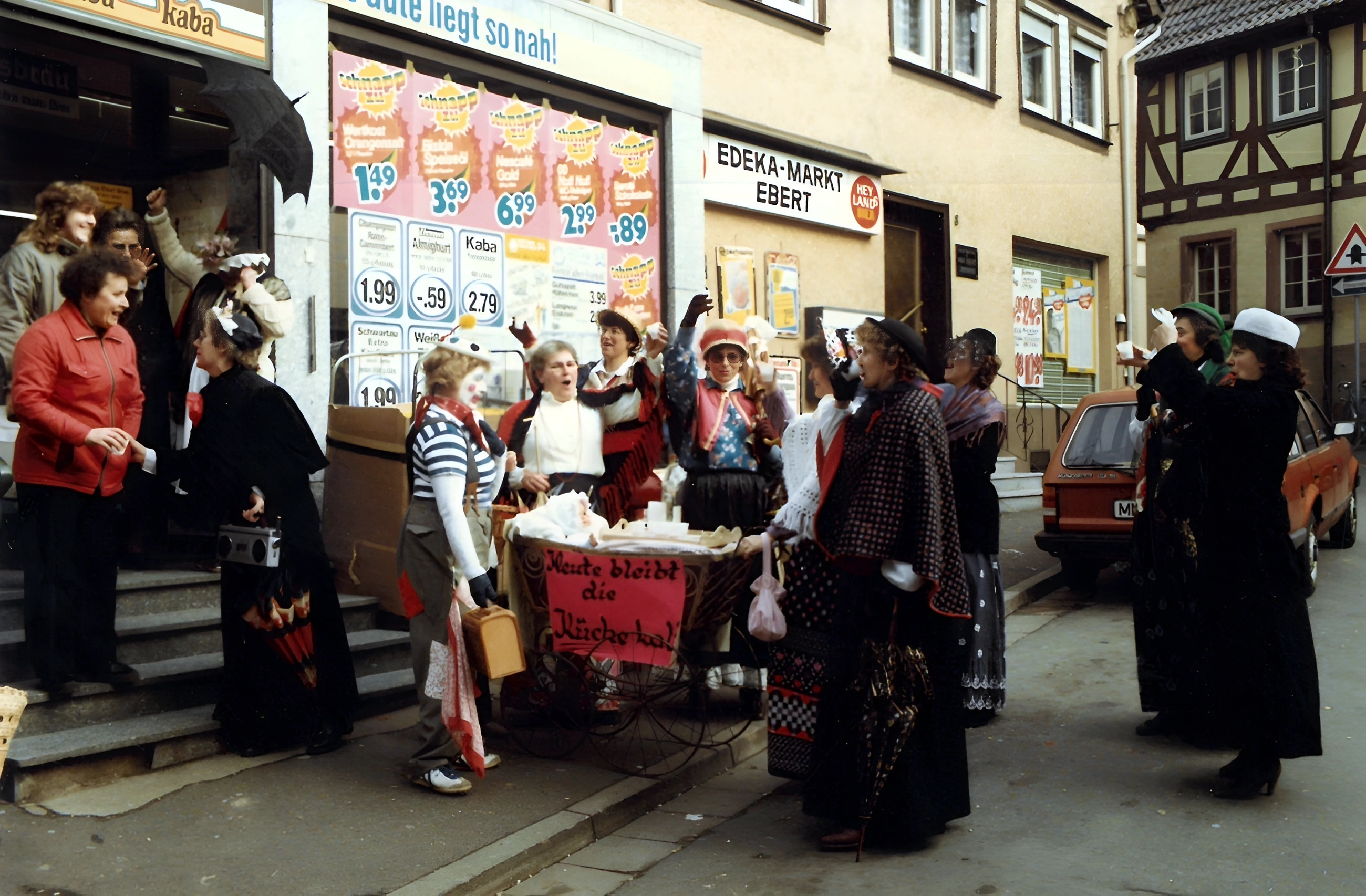 Die Mittwochsturnerinnen am Rosenmontag 1984