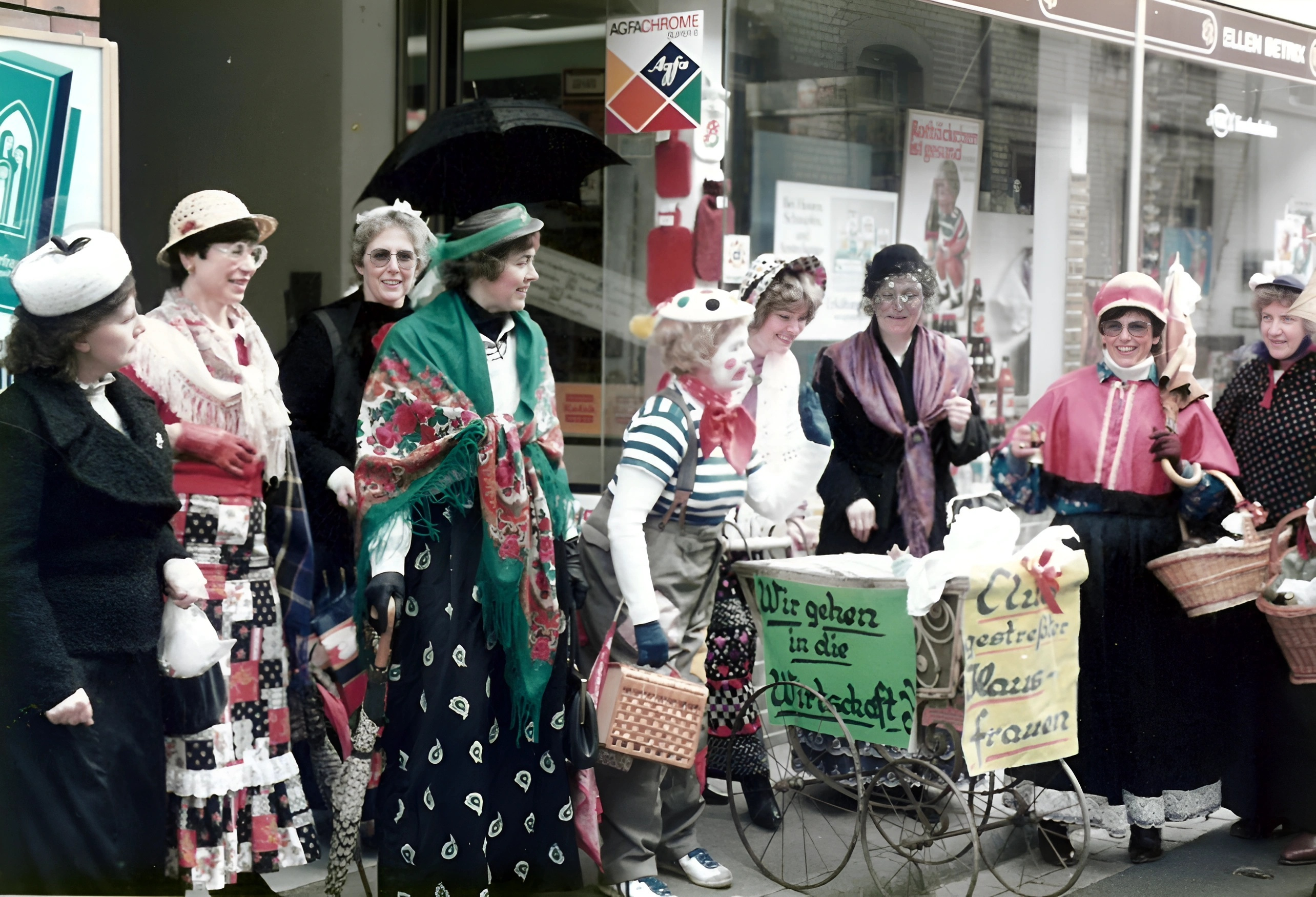Die Mittwochsturnerinnen am Rosenmontag 1984