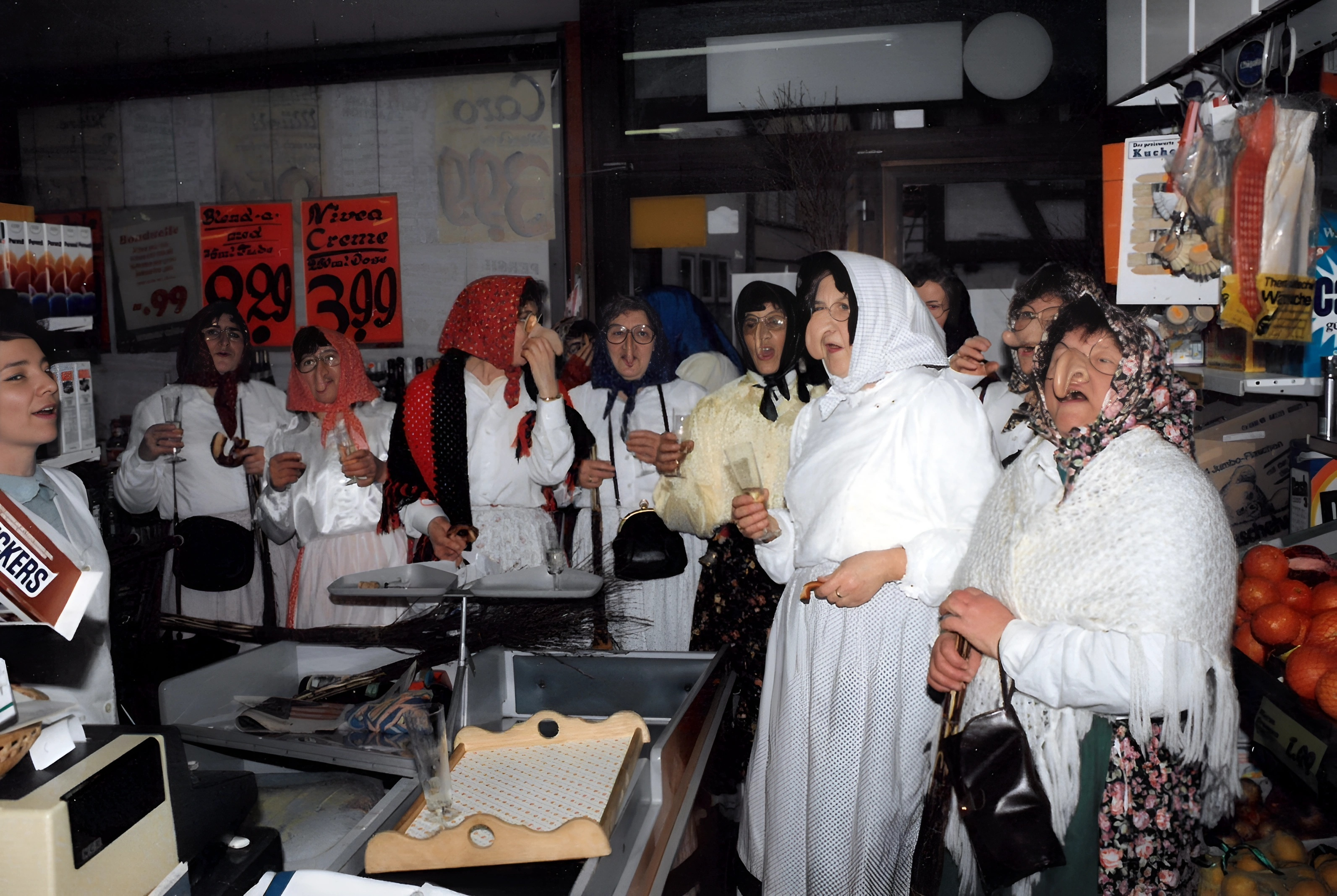 Die Mittwochsturnerinnen am Rosenmontag 1986