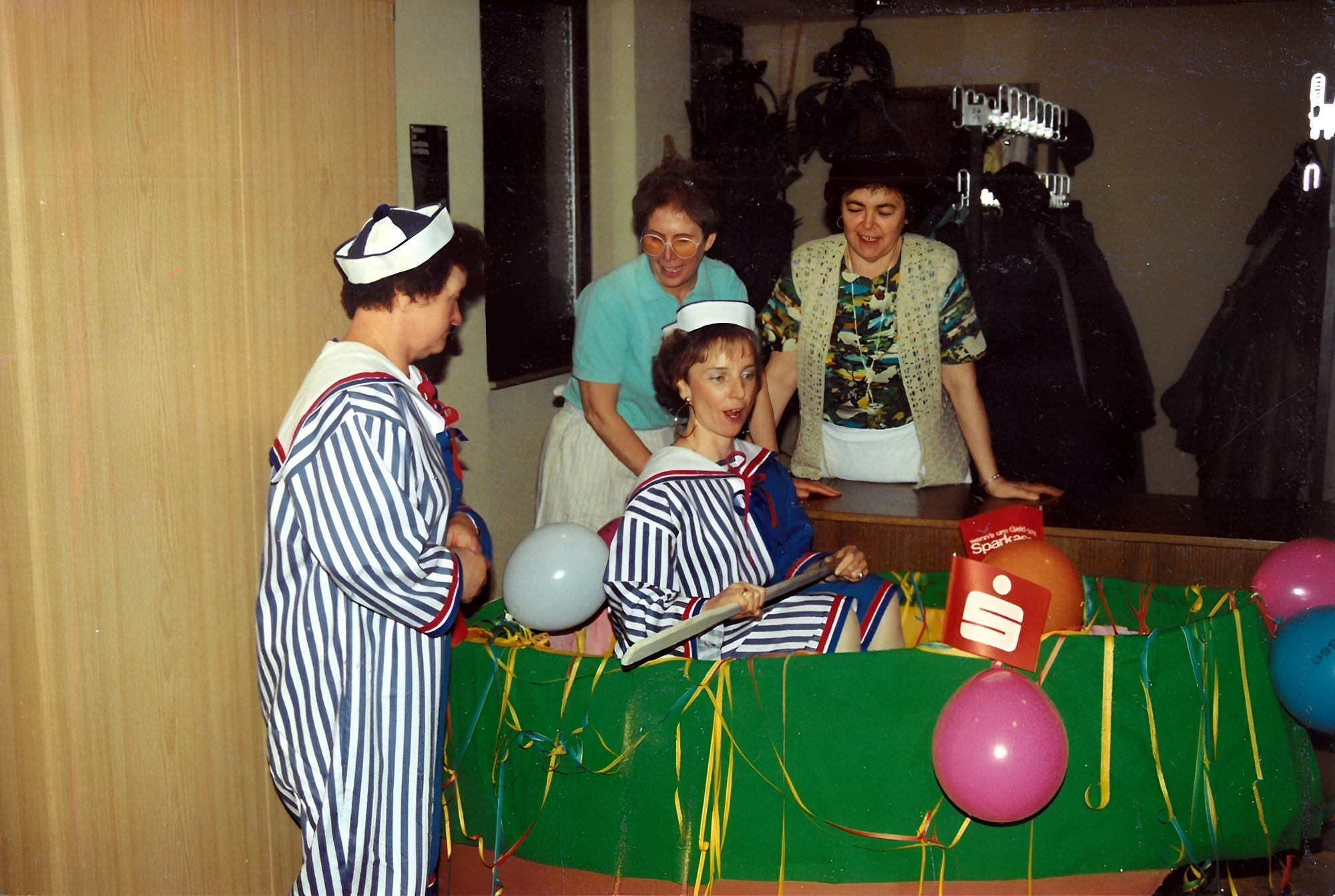 Die Mittwochsturnerinnen an Fasching 1988