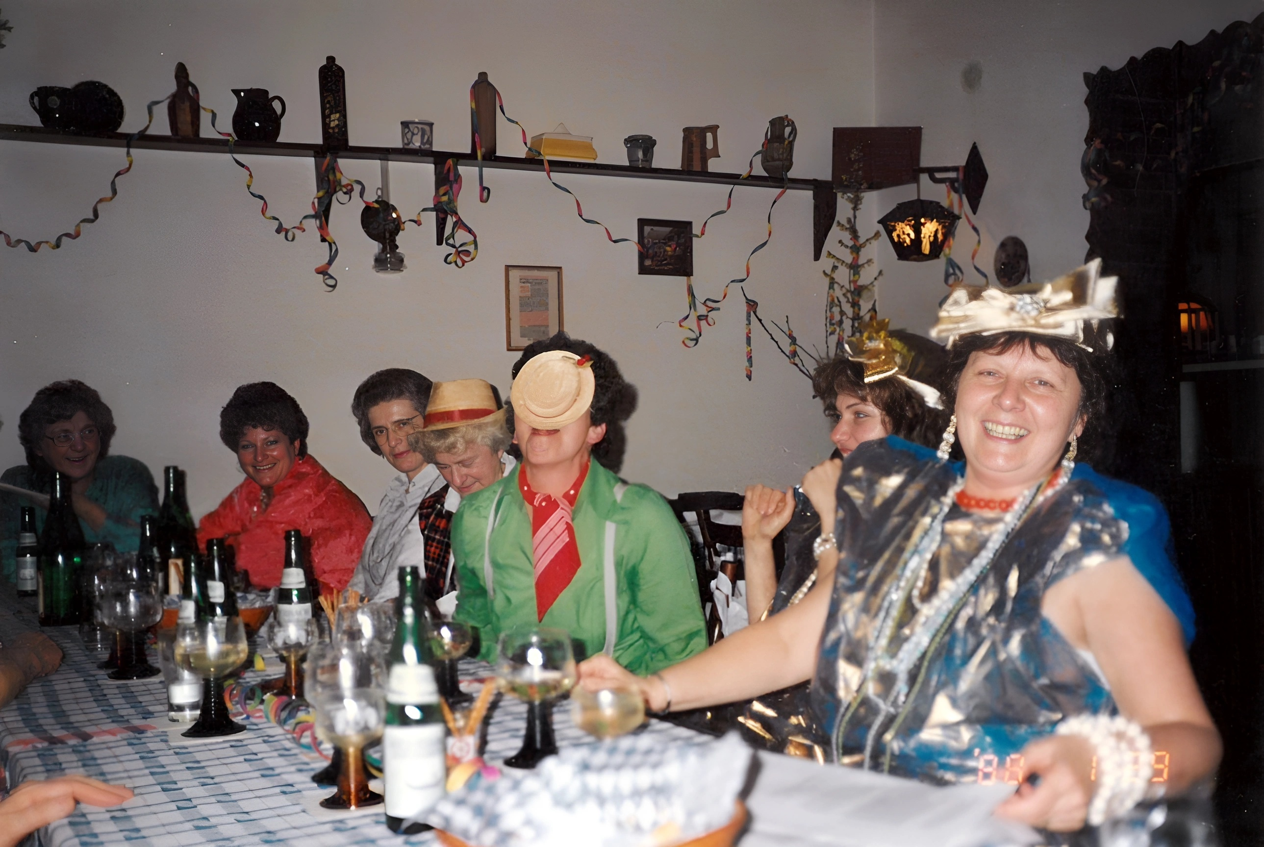 Die Mittwochsturnerinnen an Fasching 1988