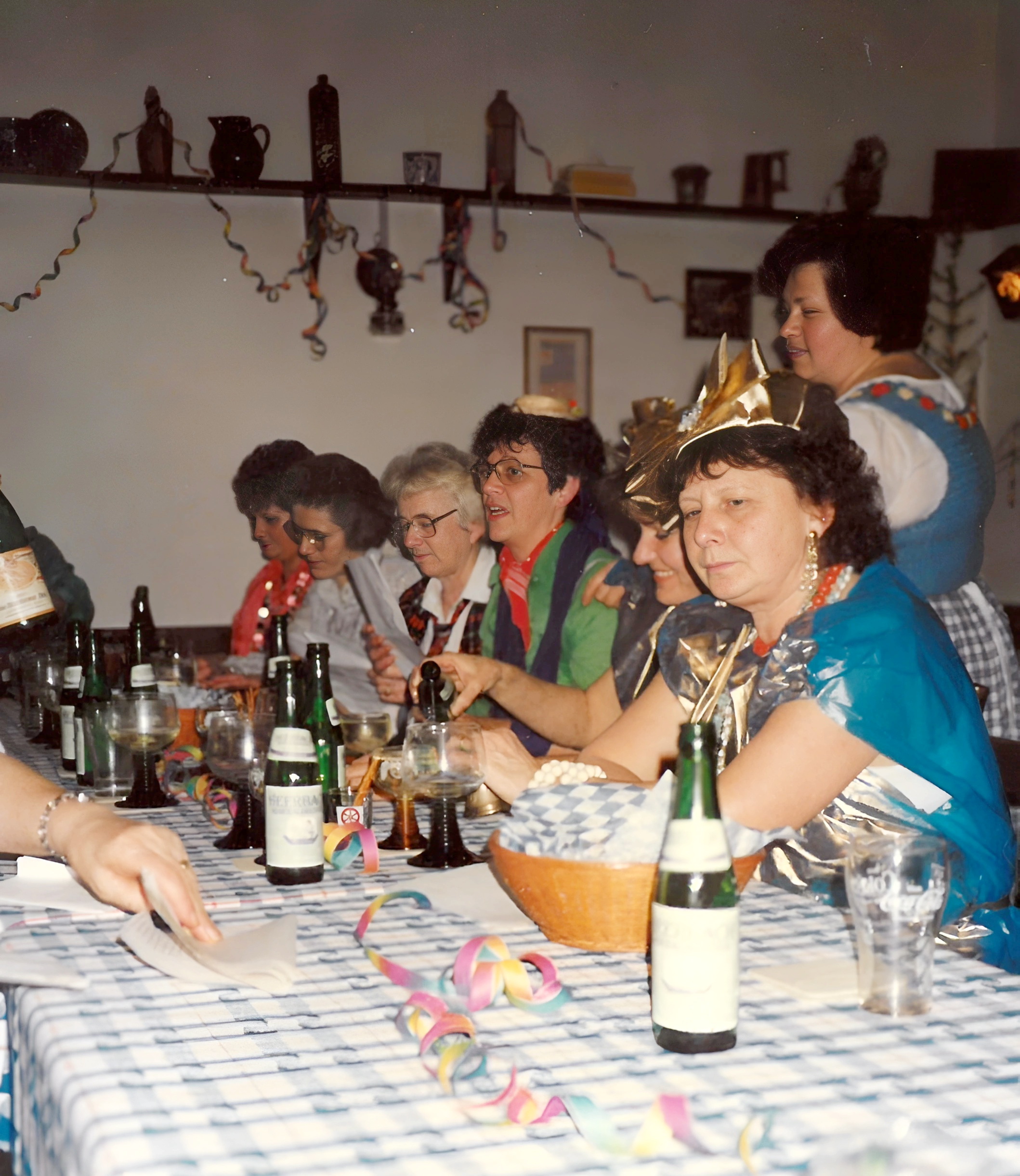 Die Mittwochsturnerinnen an Fasching 1988