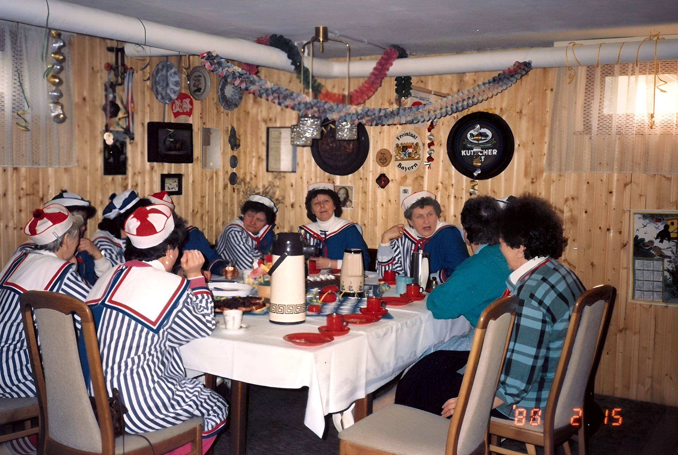 Die Mittwochsturnerinnen an Fasching 1988