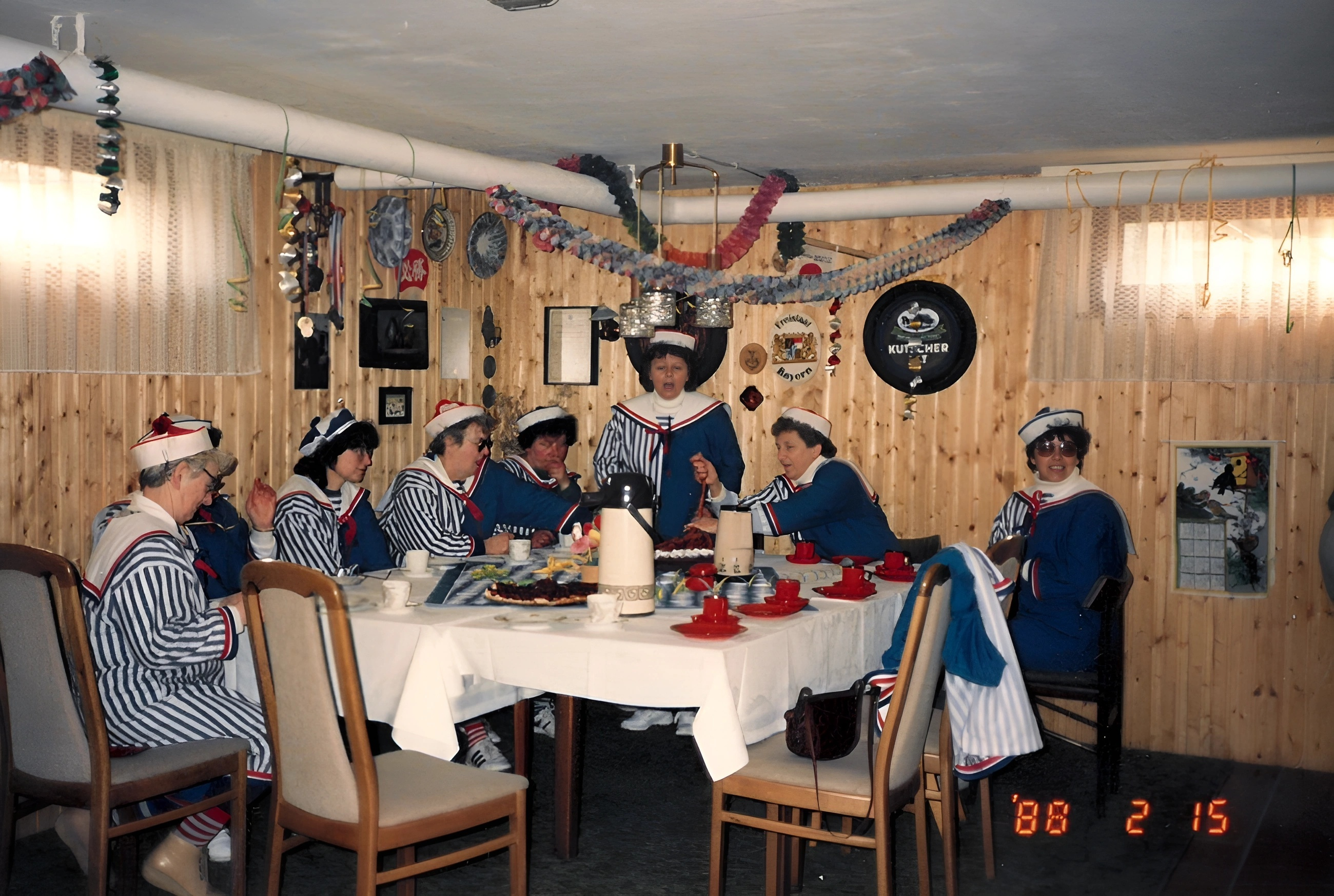 Die Mittwochsturnerinnen an Fasching 1988