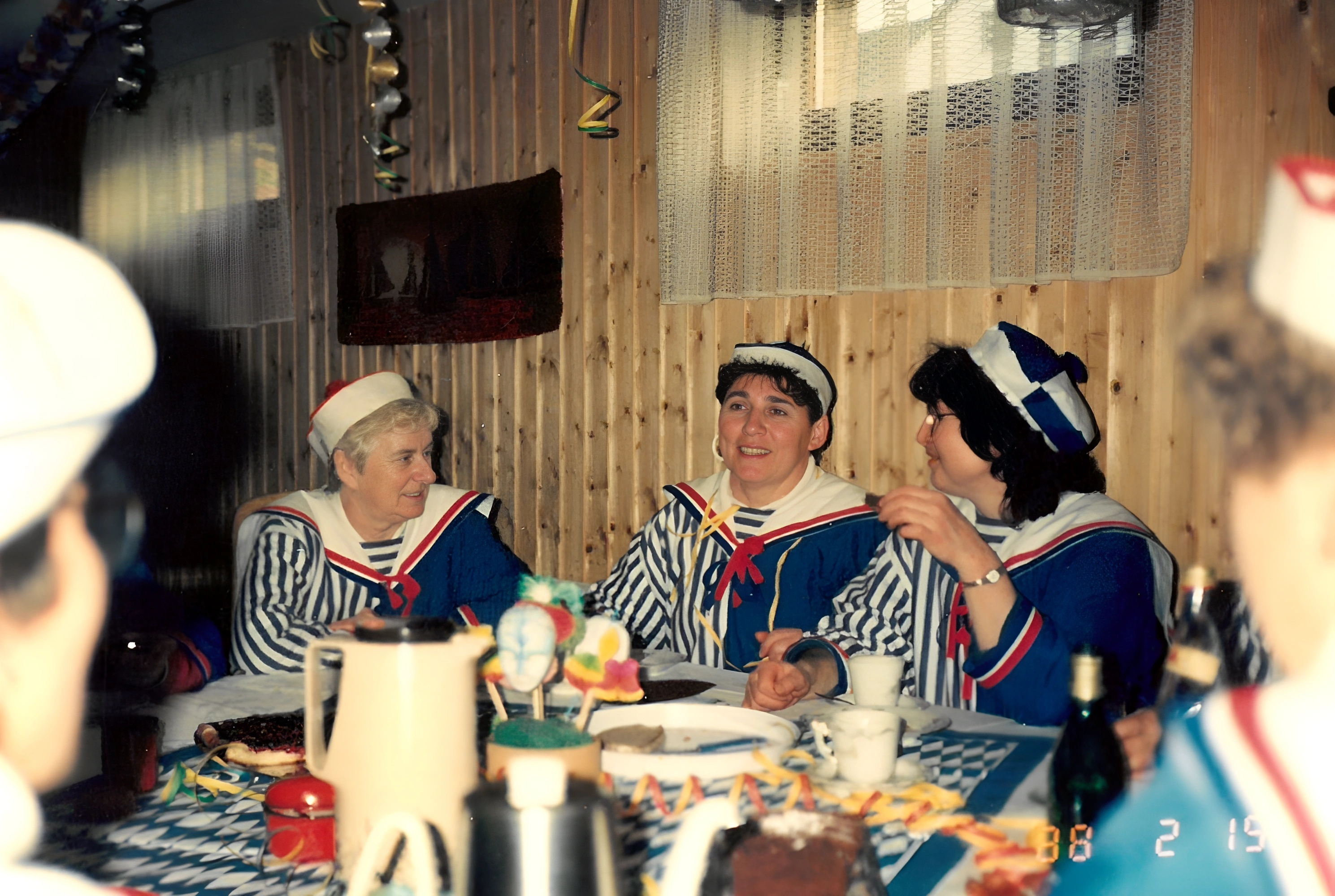 Die Mittwochsturnerinnen an Fasching 1988