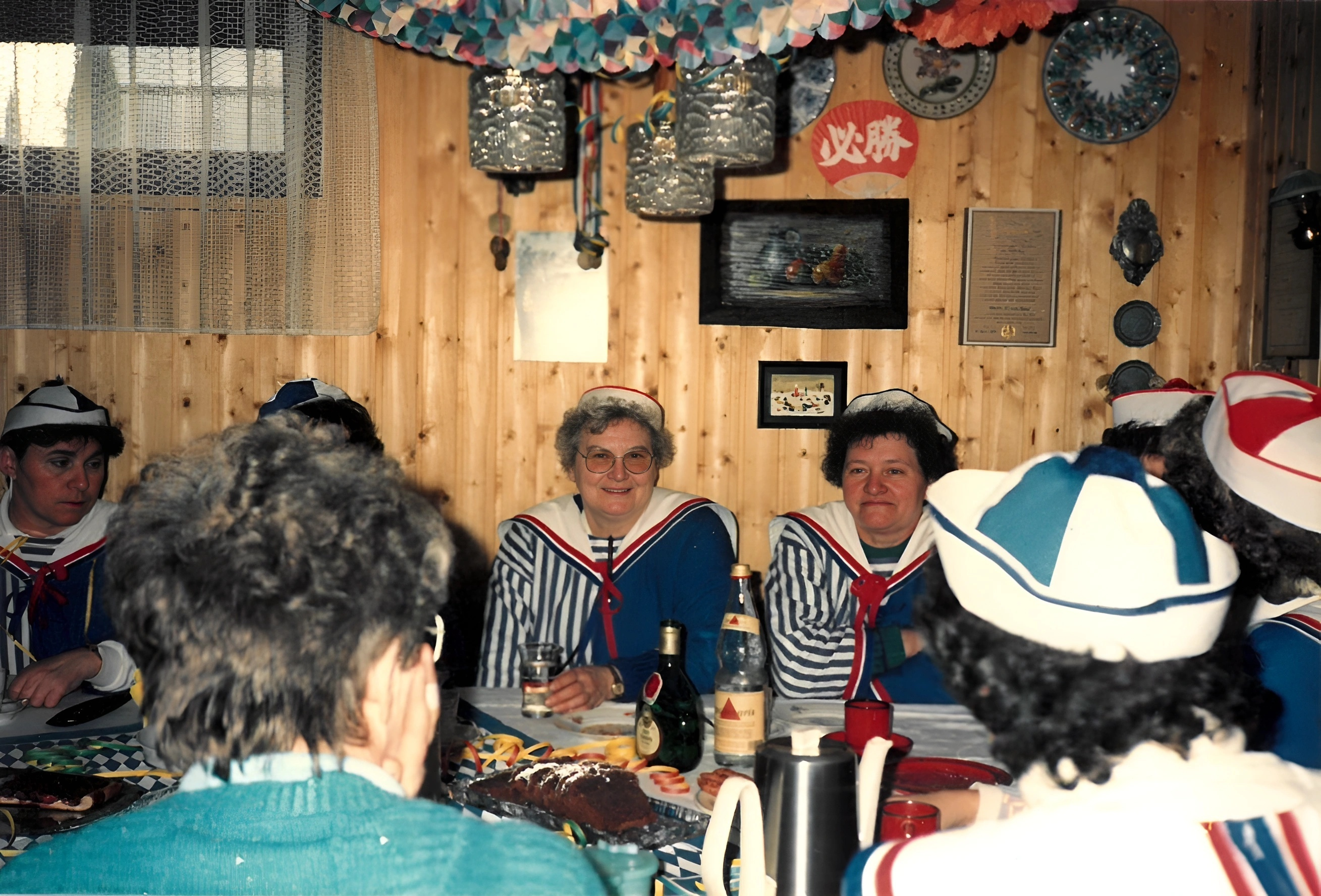 Die Mittwochsturnerinnen an Fasching 1988