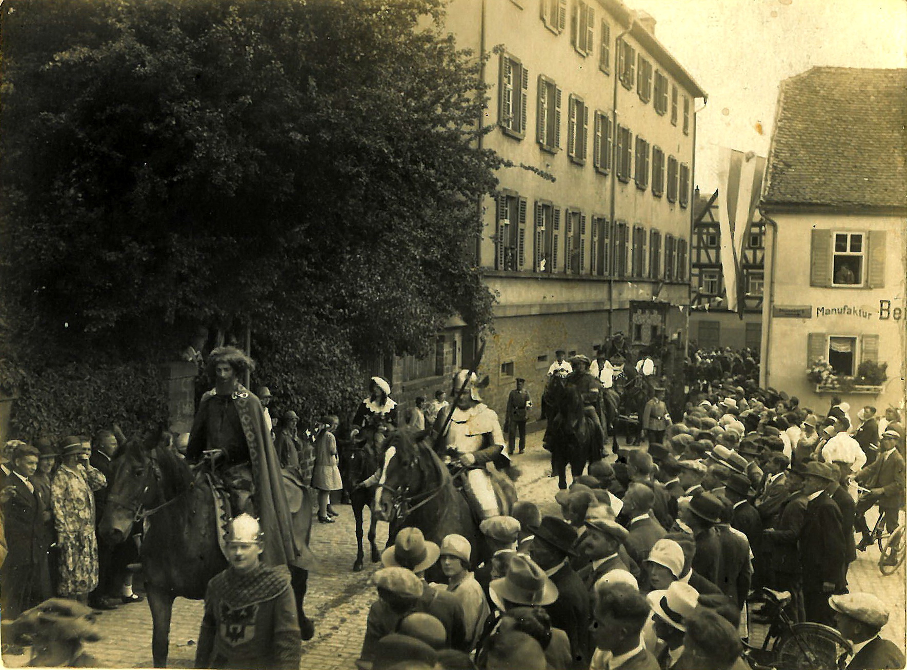 Festzug durch die Stadt 1928
