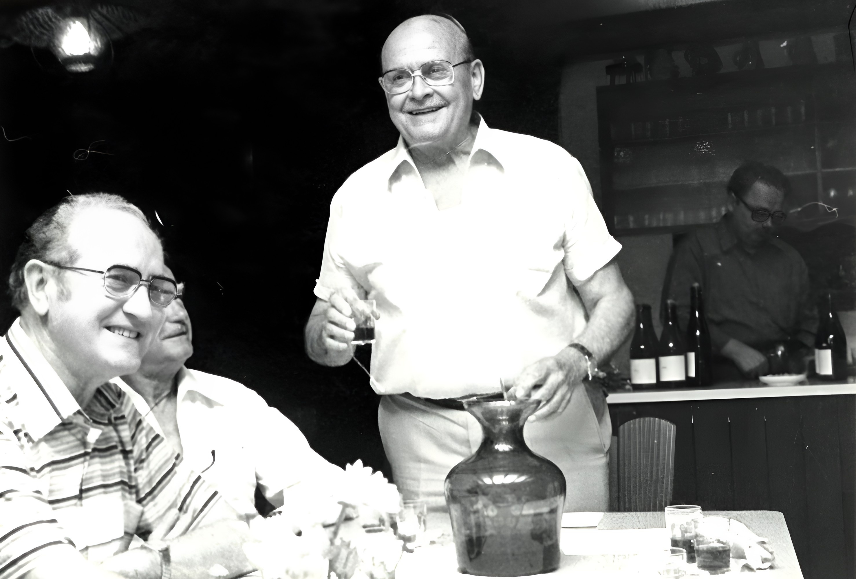 In der Weinprobierstube im "Haus des Gastes" um 1973