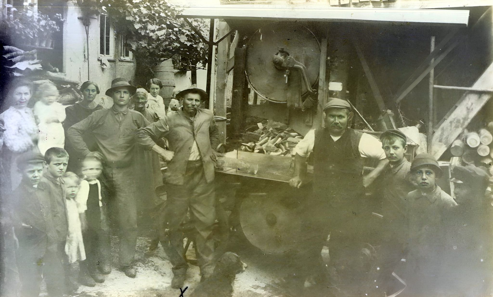Erste fahrbare Holzsäge im Jahr 1910