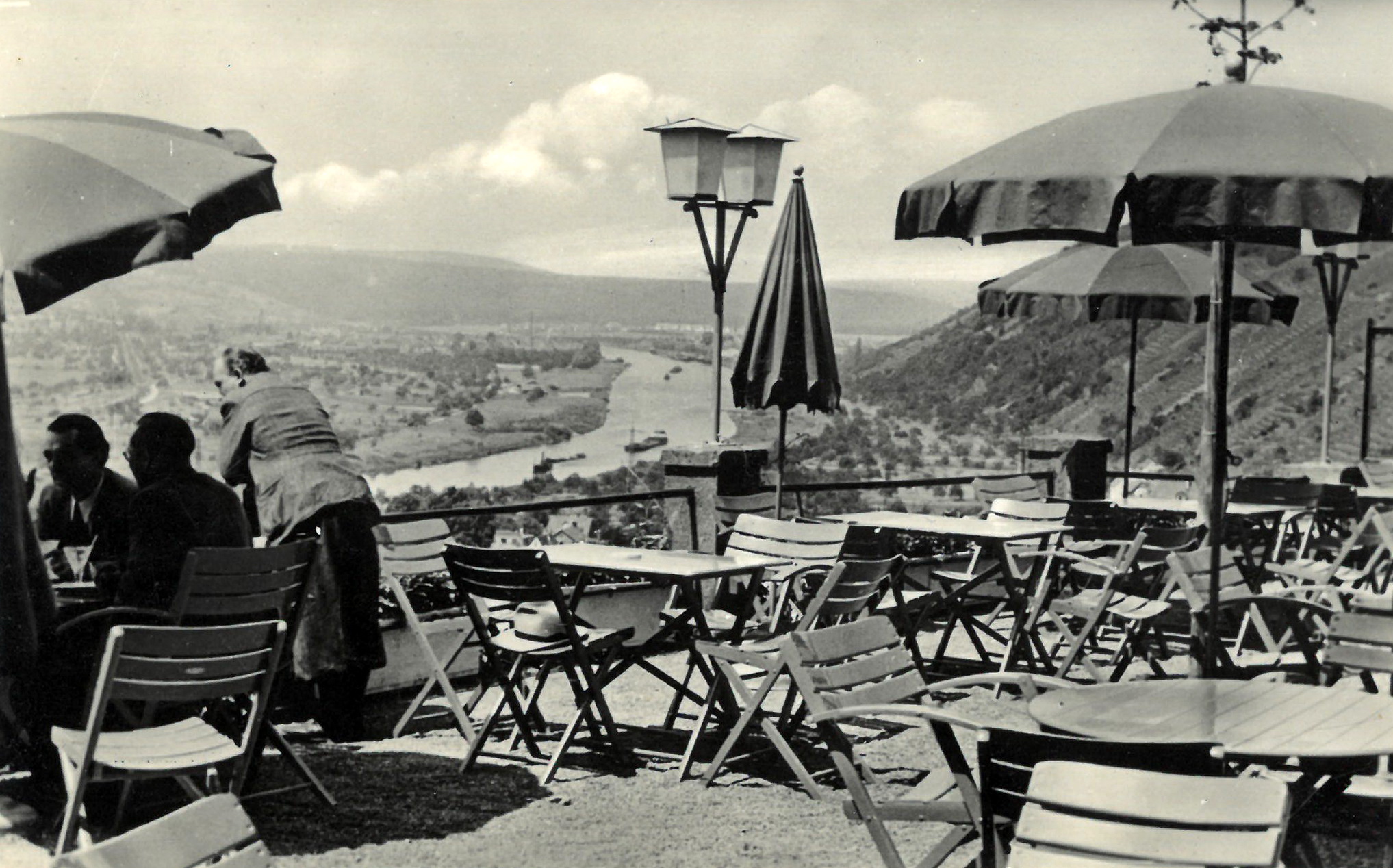 Blick von der Burgterrasse über das Maintal