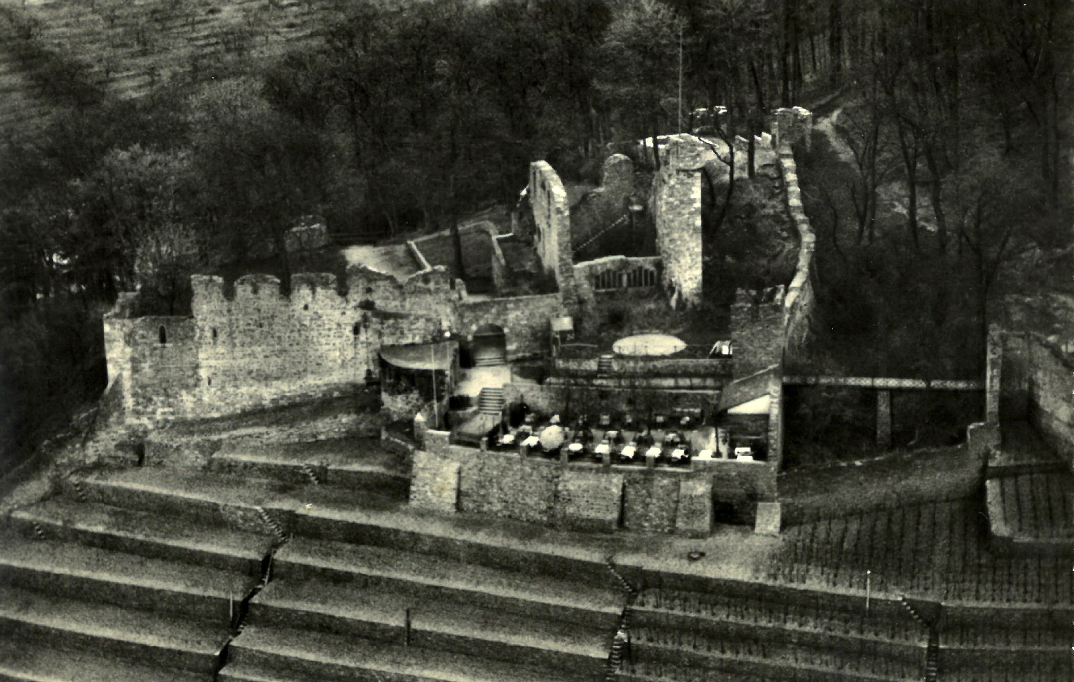 Die Clingenburg mit Burgterrasse