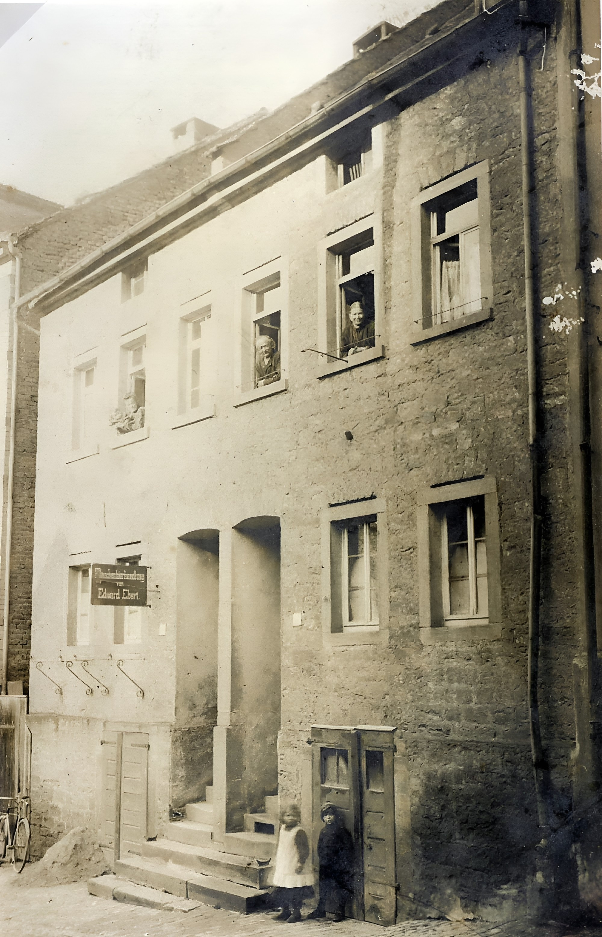 Die Bergwerkstra0e 15-17