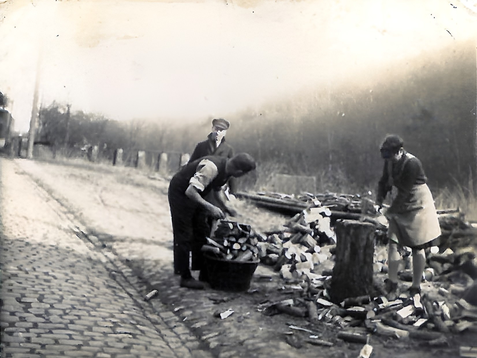 Beim "Brennholzhacken" in der Bergwerkstraße