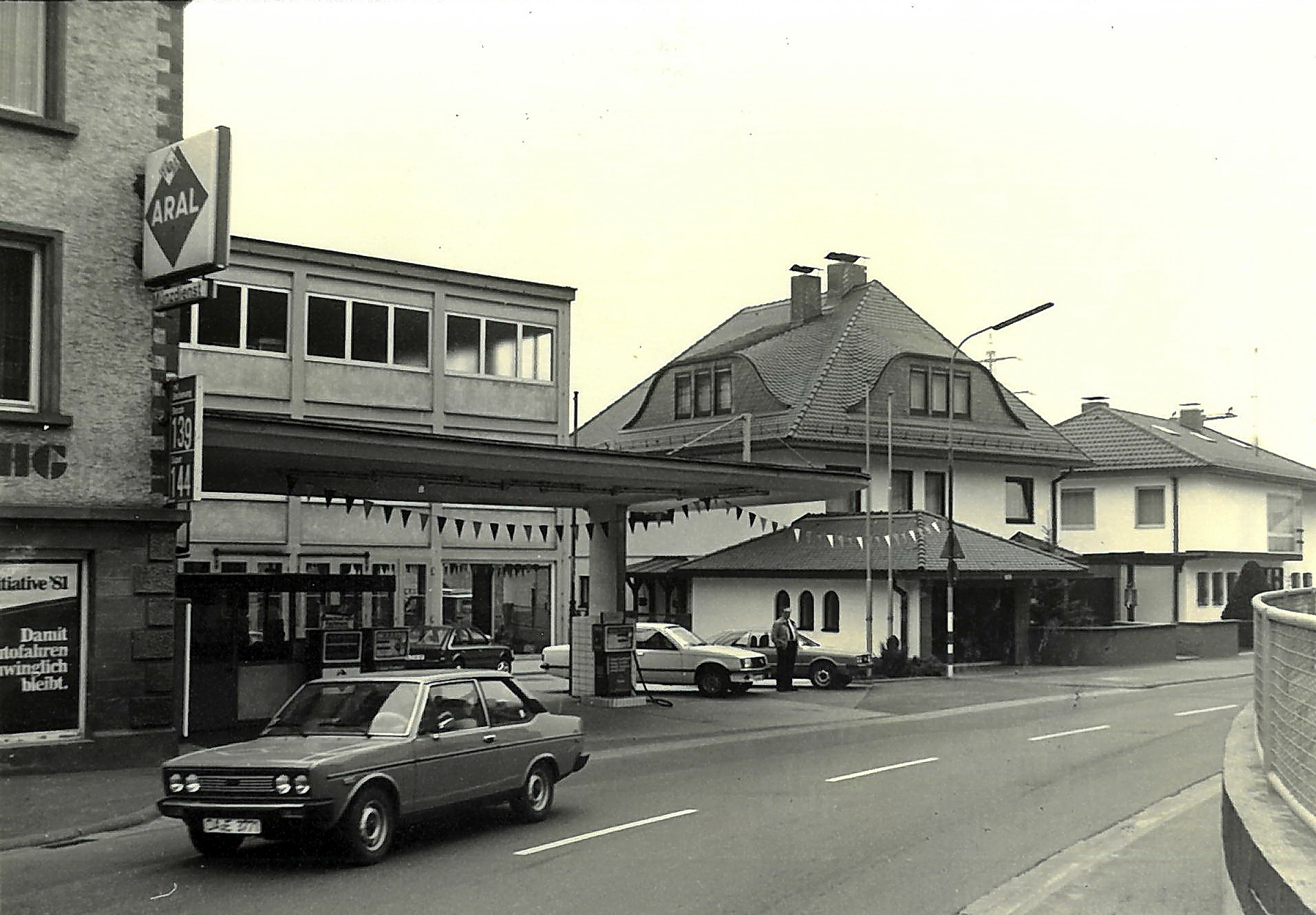 Tankstelle und Wohnhaus
