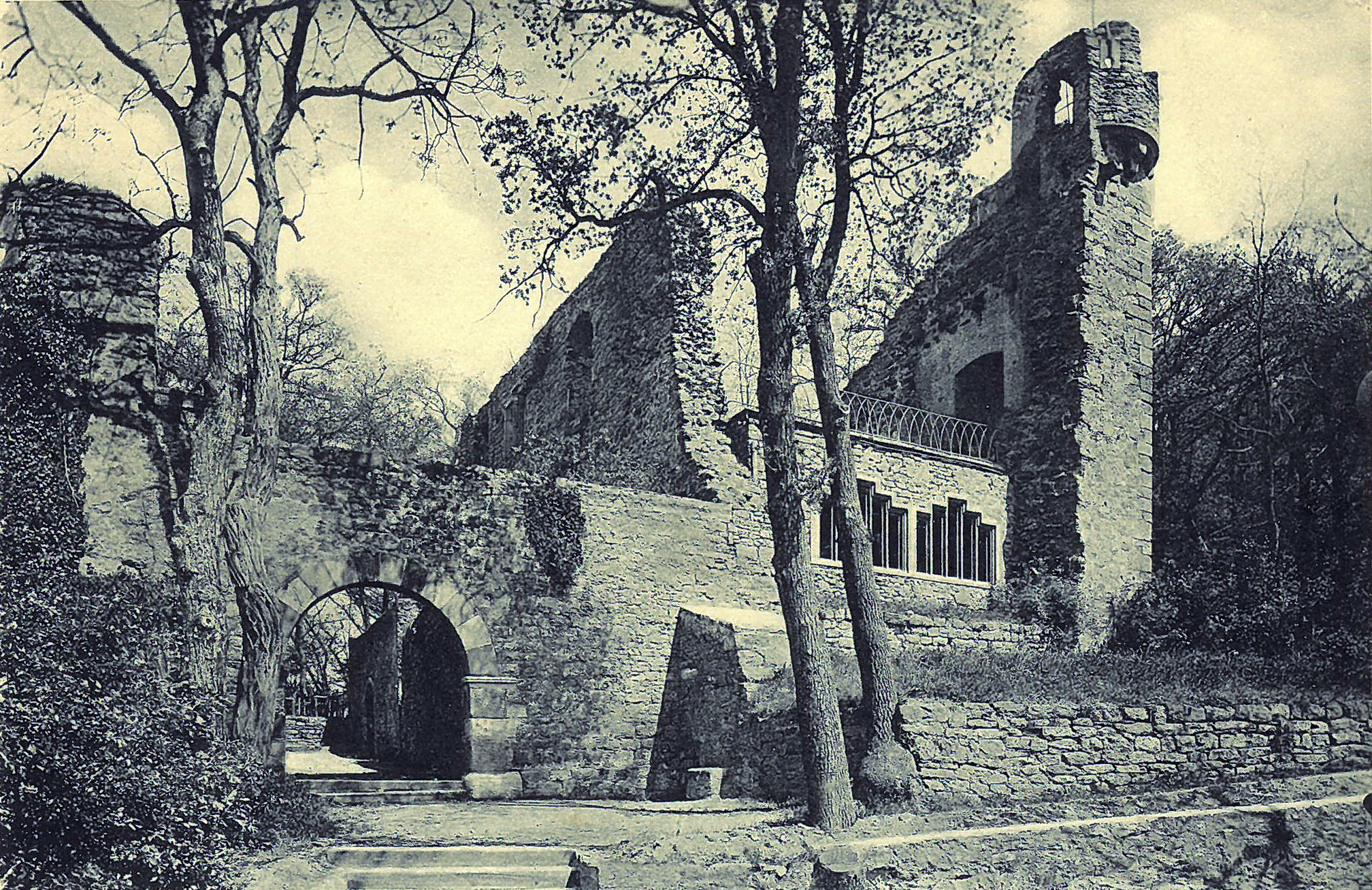 Ansichtskarte der Burgruine um 1950