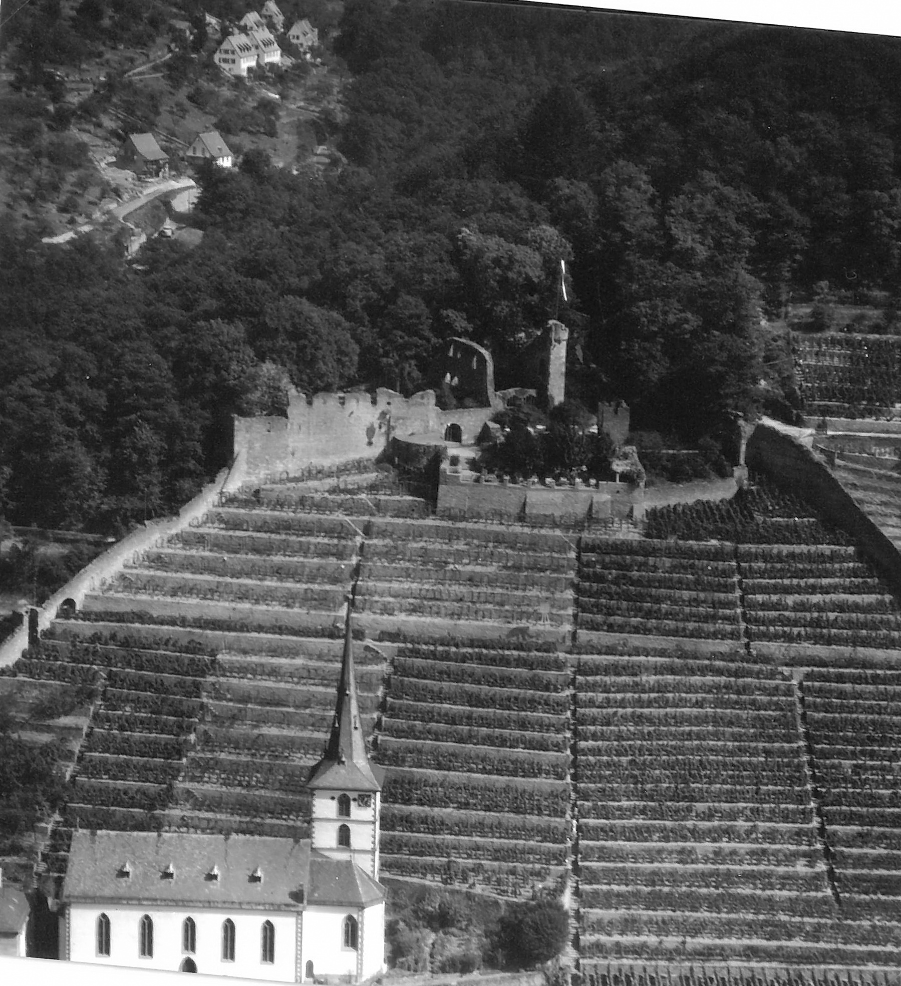 Luftaufnahme der Clingenburg um 1951