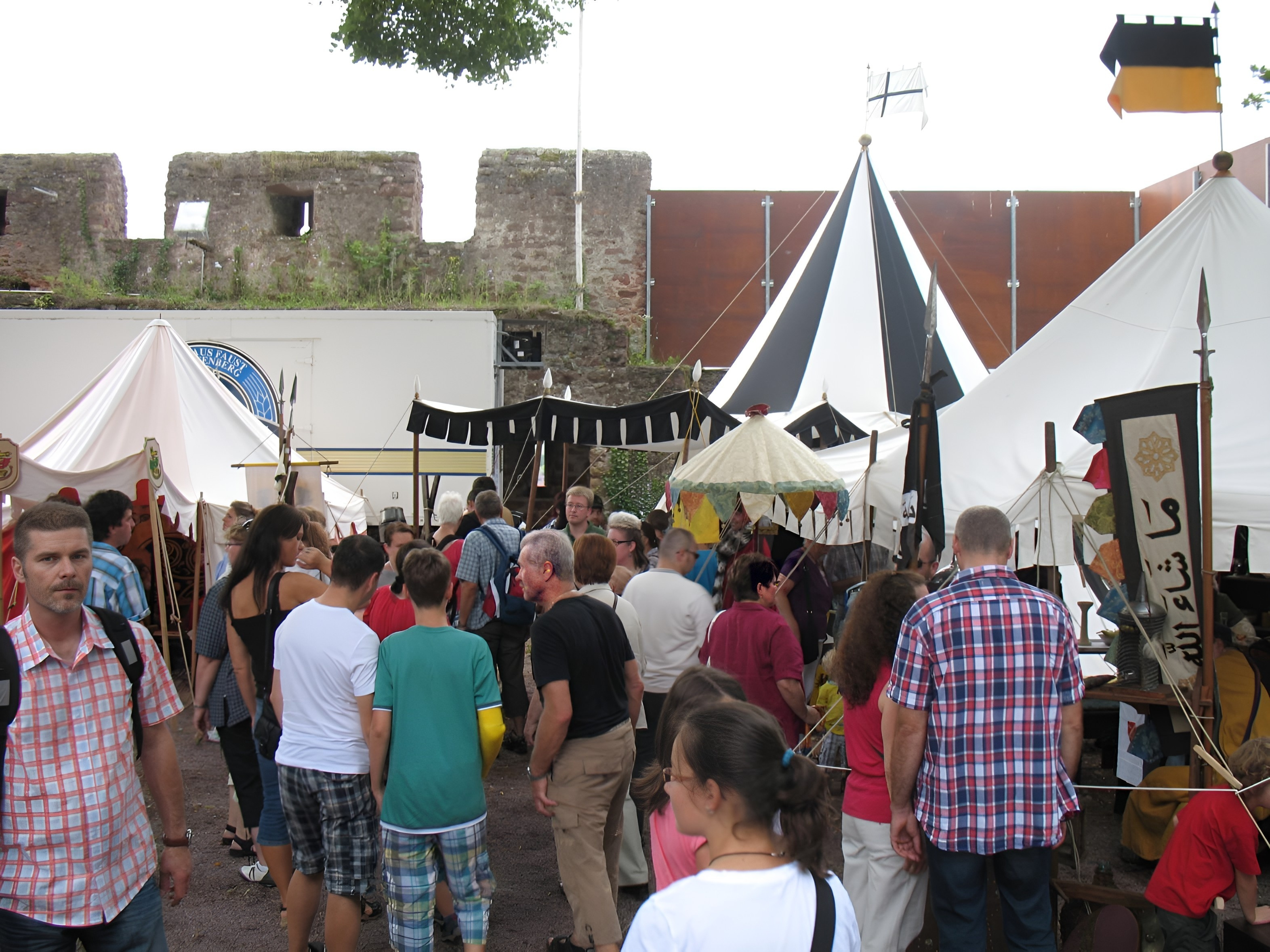 Mittelalterspektakel auf der Clingenburg 2011