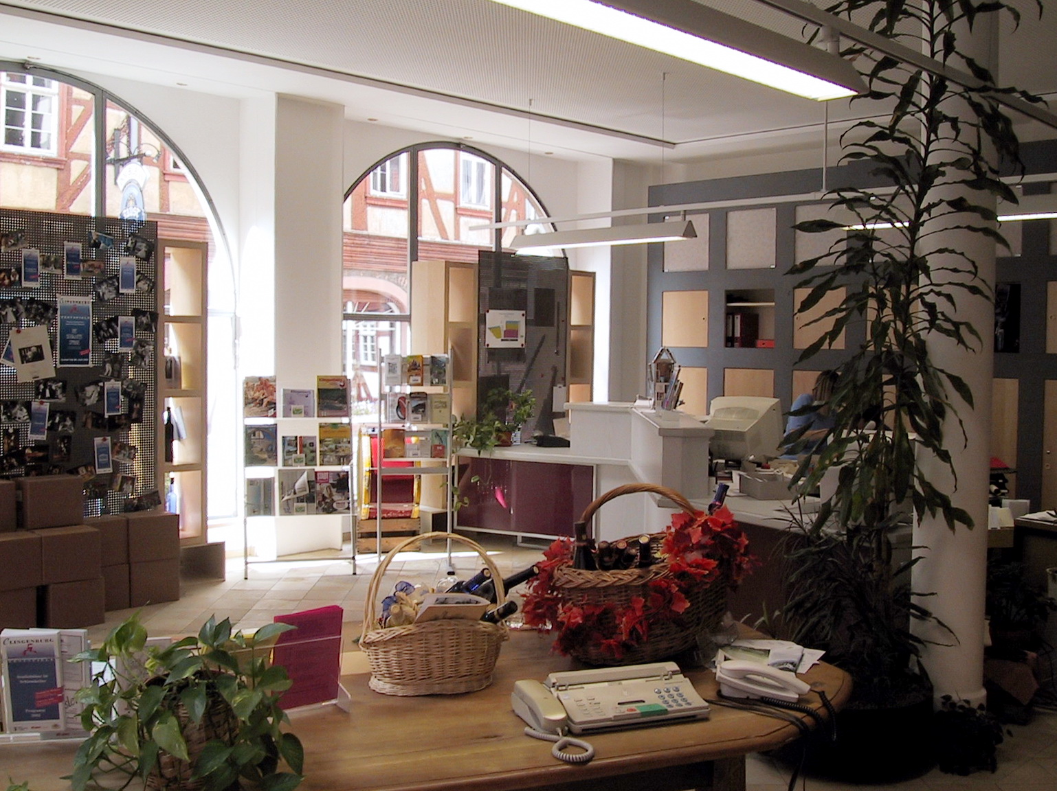 In der Touristinformation im Jahr 2002